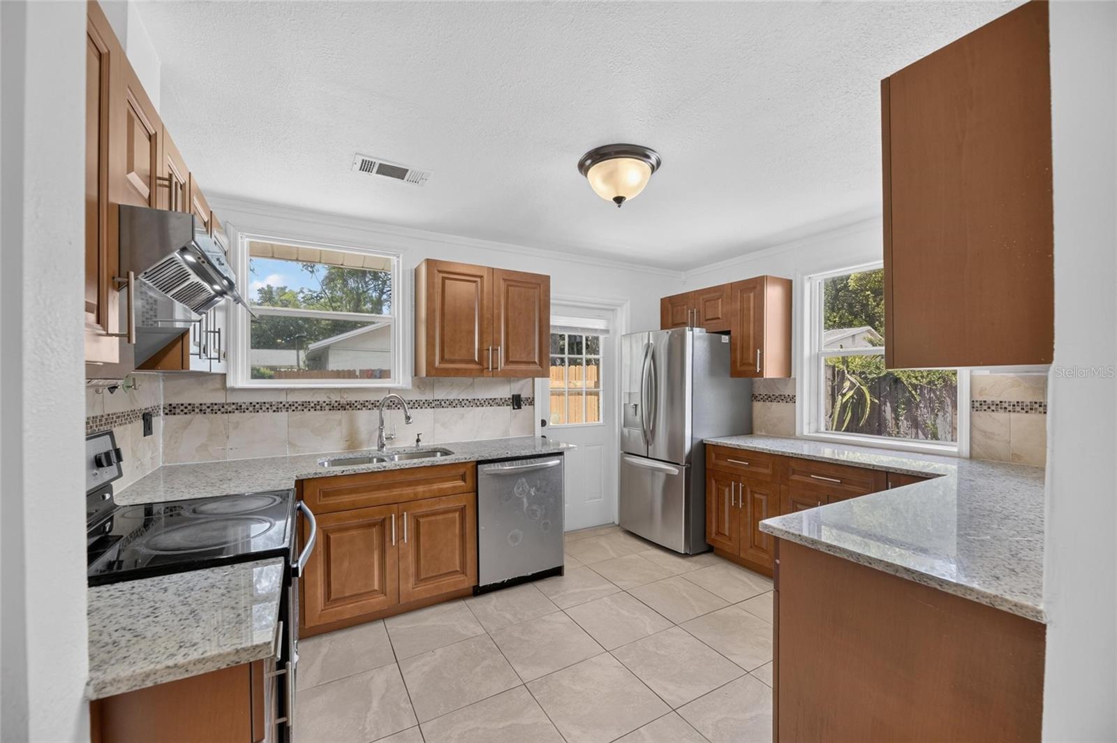 1005 E Flora St Property Photo 16