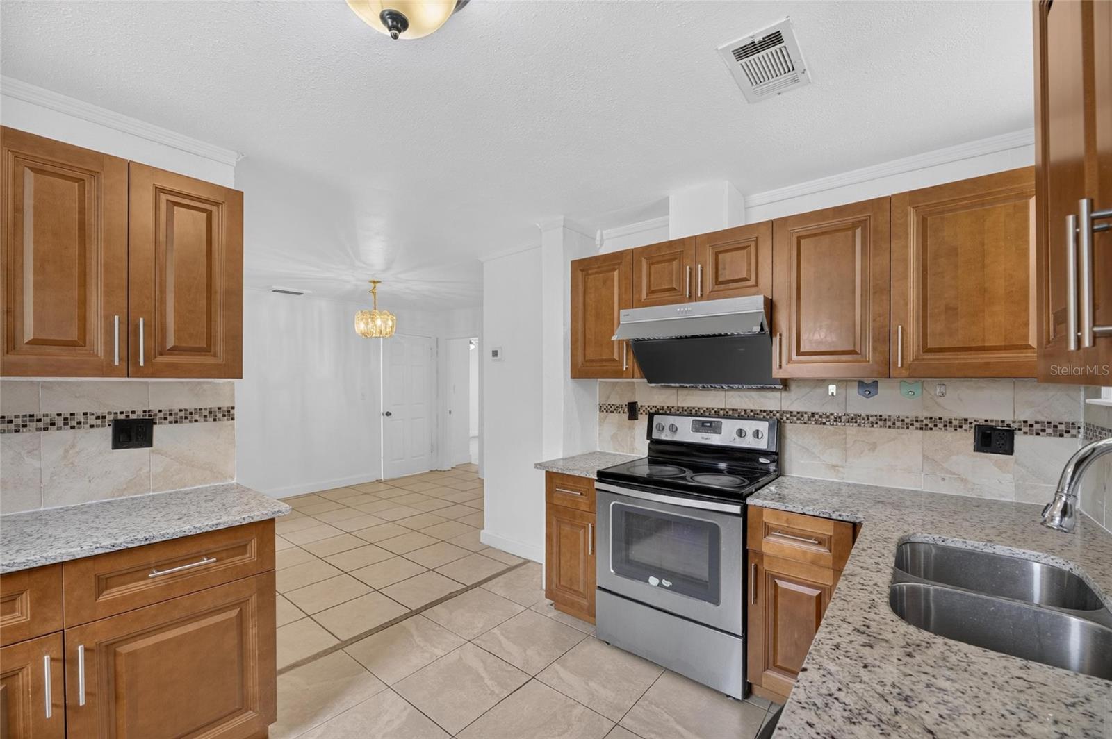 1005 E Flora St Property Photo 18