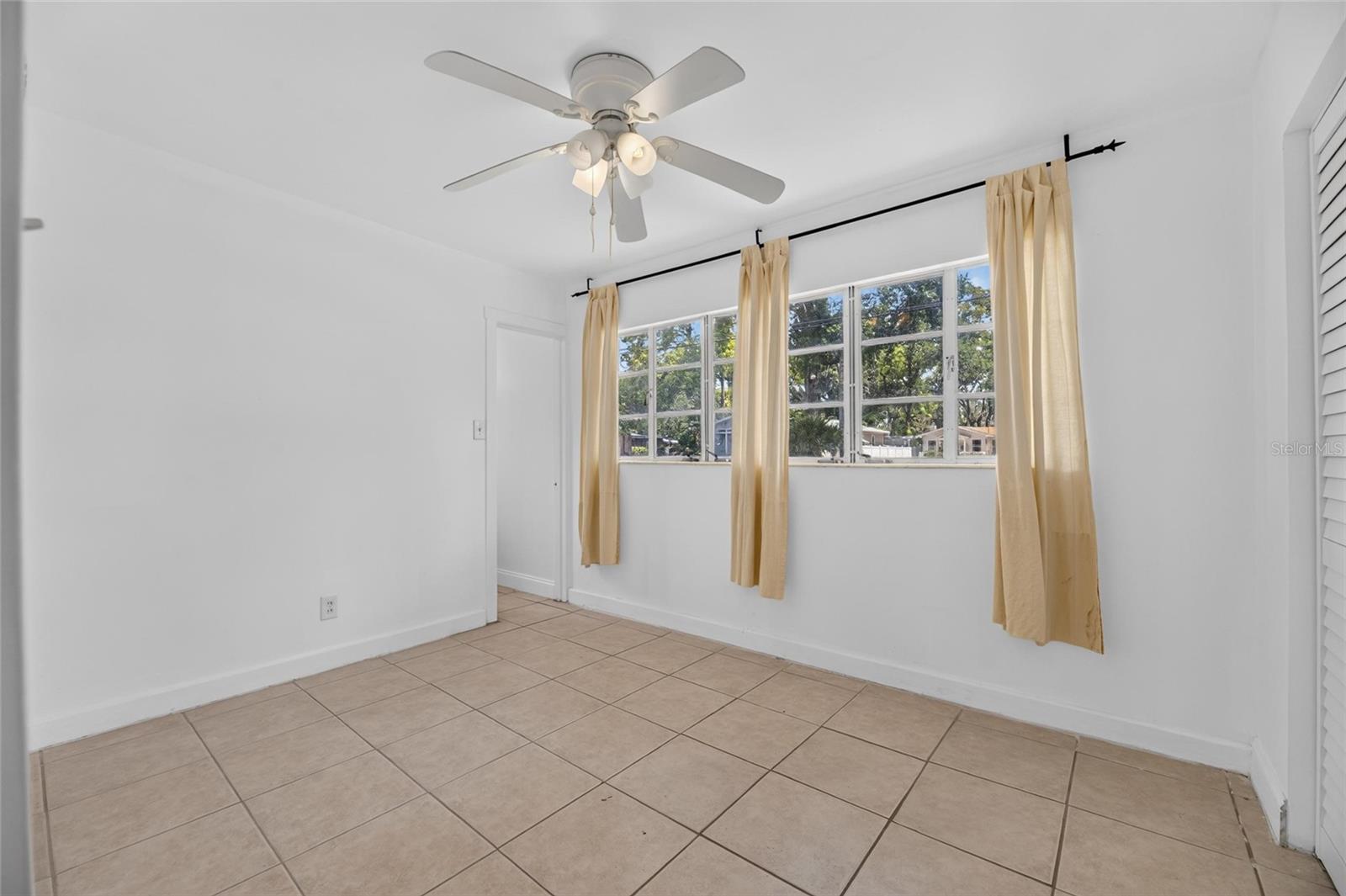 1005 E Flora St Property Photo 22