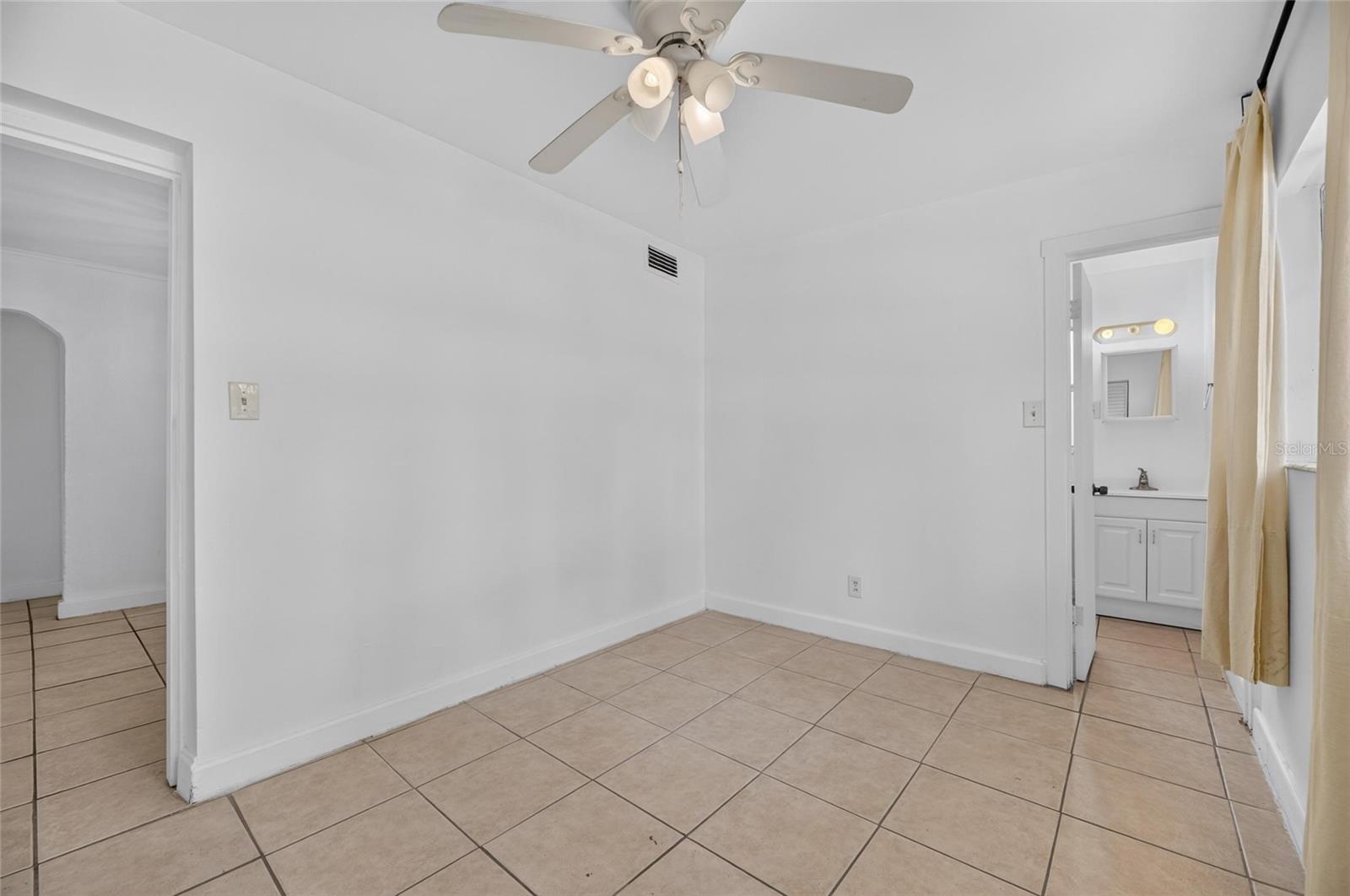 1005 E Flora St Property Photo 23