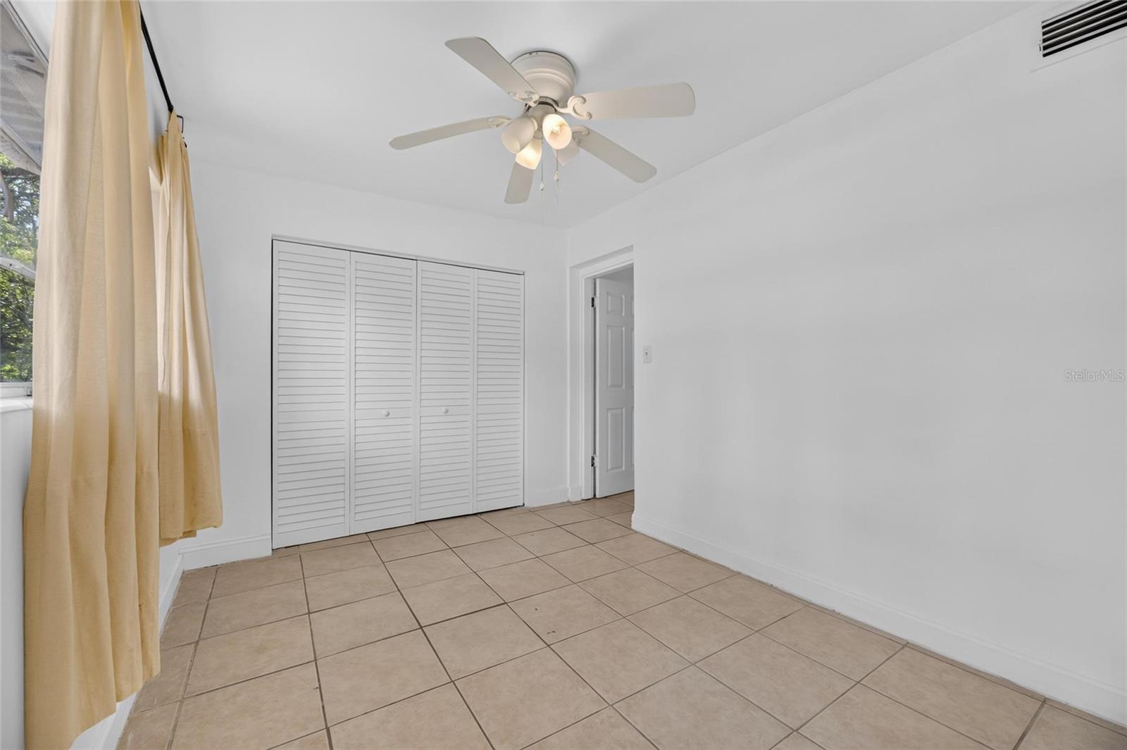 1005 E Flora St Property Photo 24