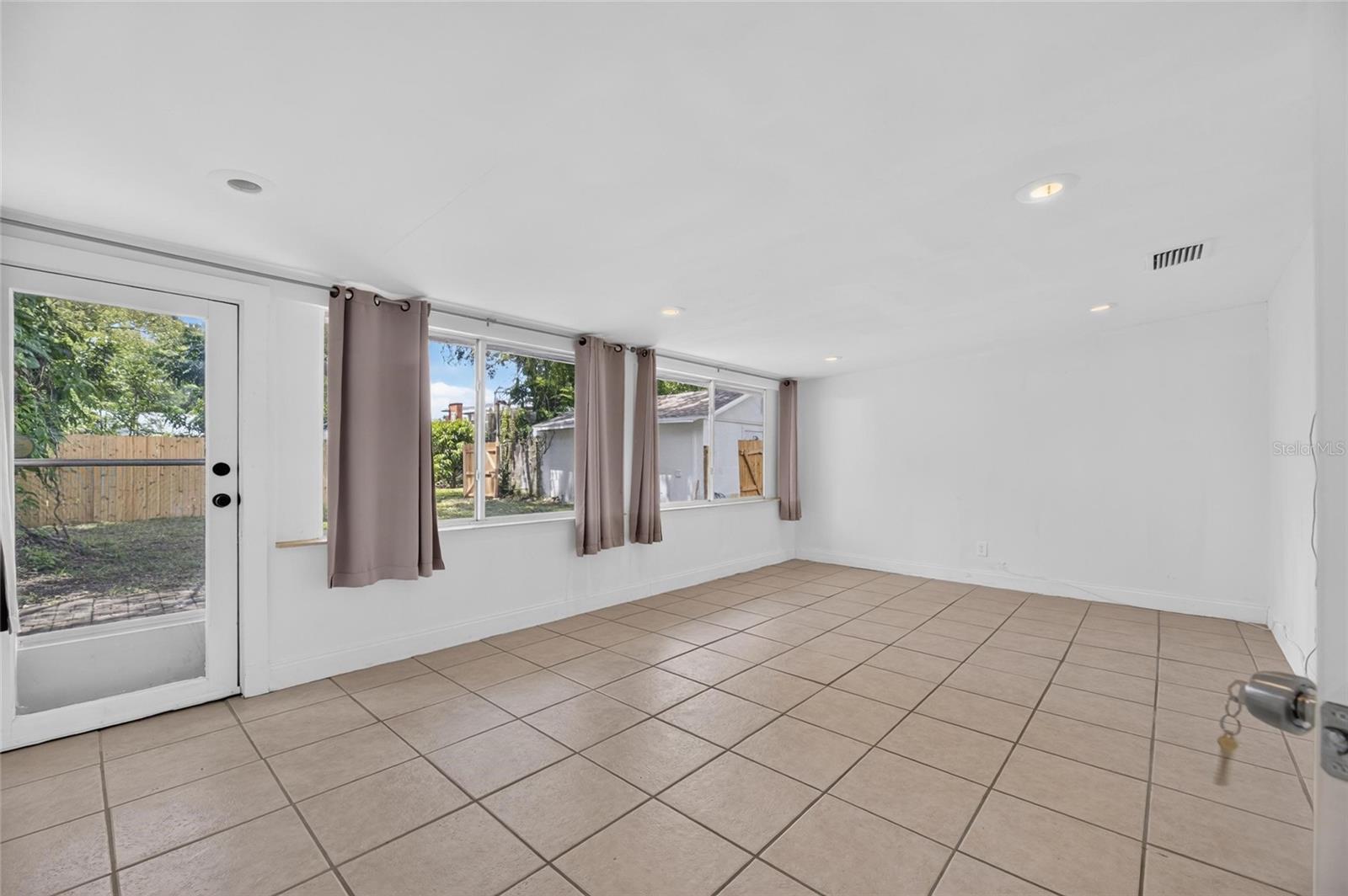 1005 E Flora St Property Photo 33