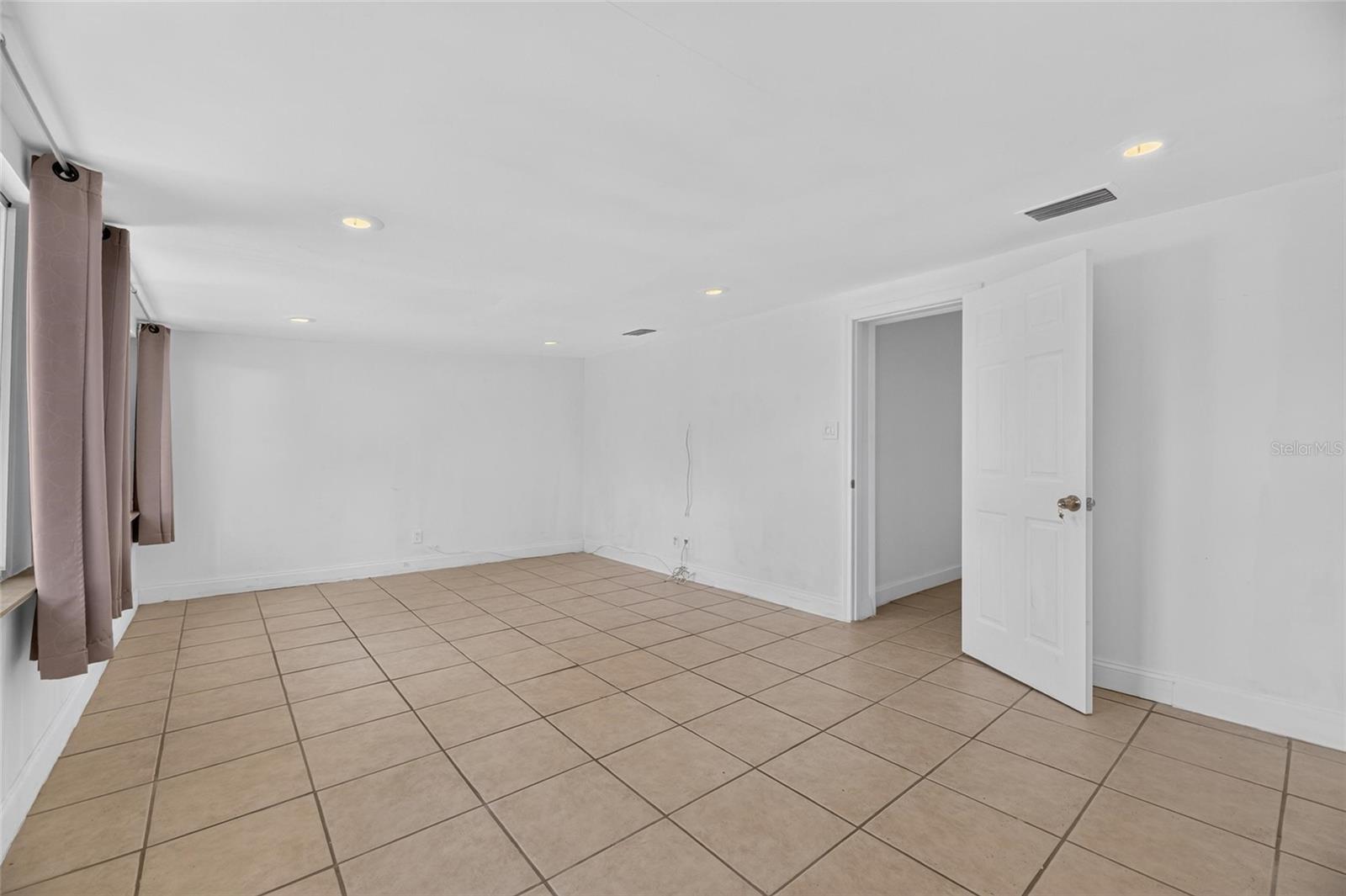 1005 E Flora St Property Photo 34