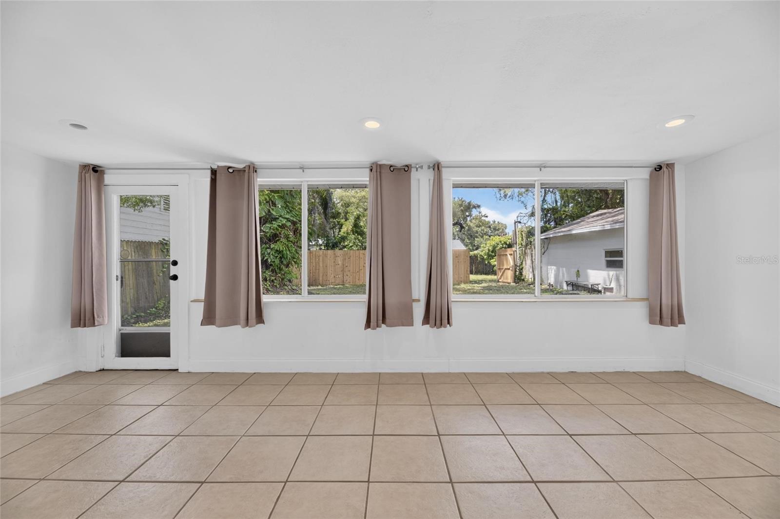 1005 E Flora St Property Photo 37