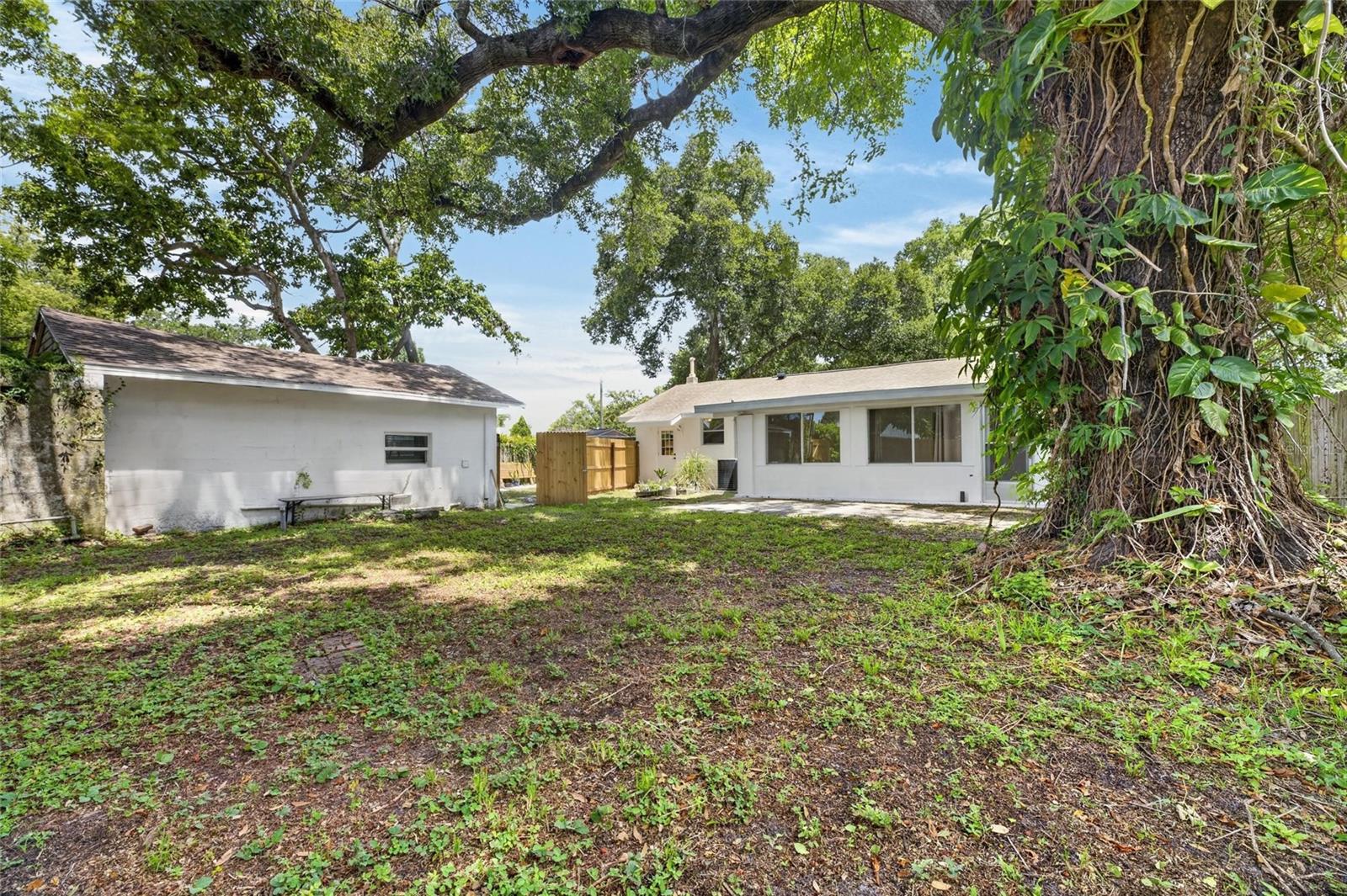 1005 E Flora St Property Photo 38