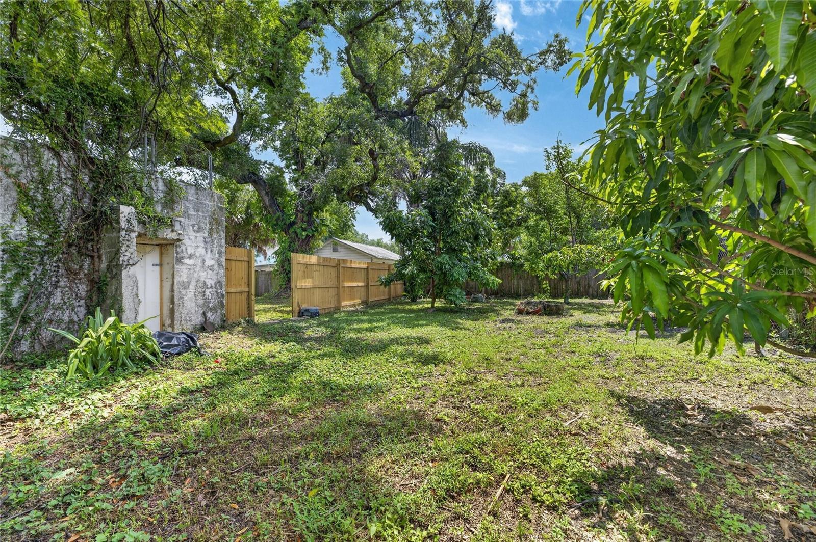 1005 E Flora St Property Photo 43