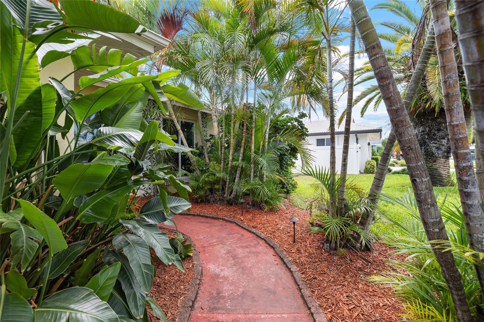 1070 Mccarty St Property Photo 4