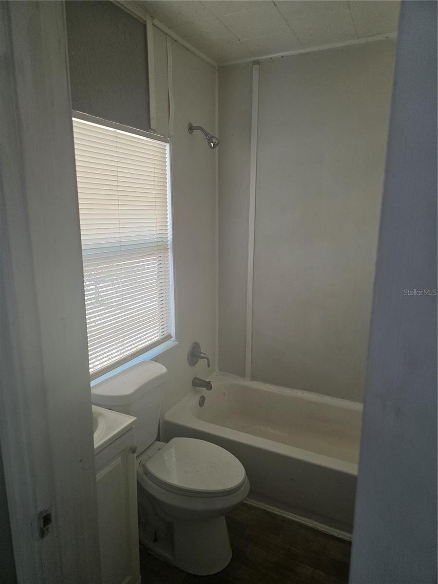 804 W 29th St Property Photo 10