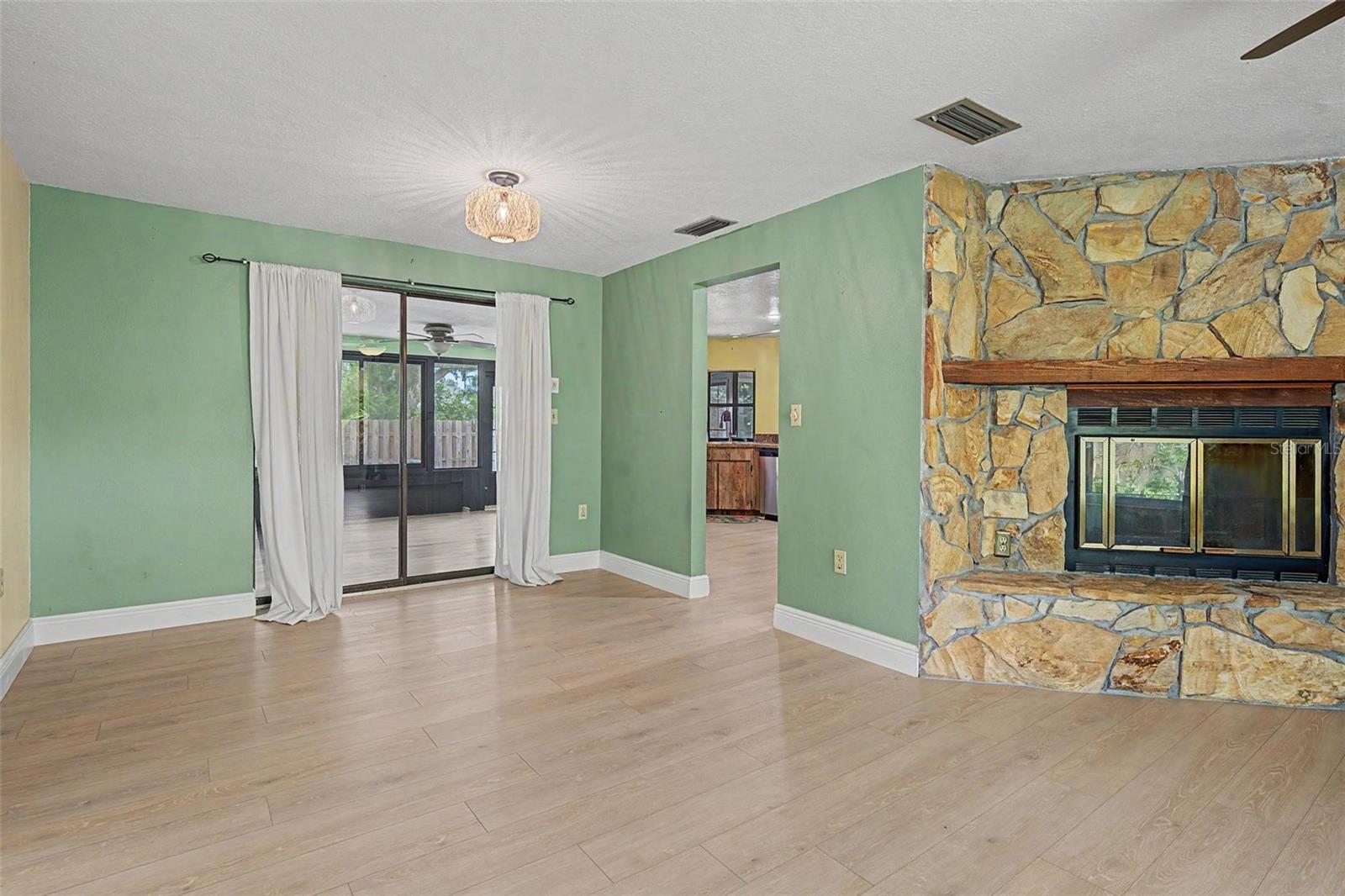 1100 Persimmon Dr Property Photo 8