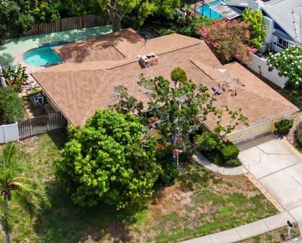 1100 Persimmon Dr Property Photo 9