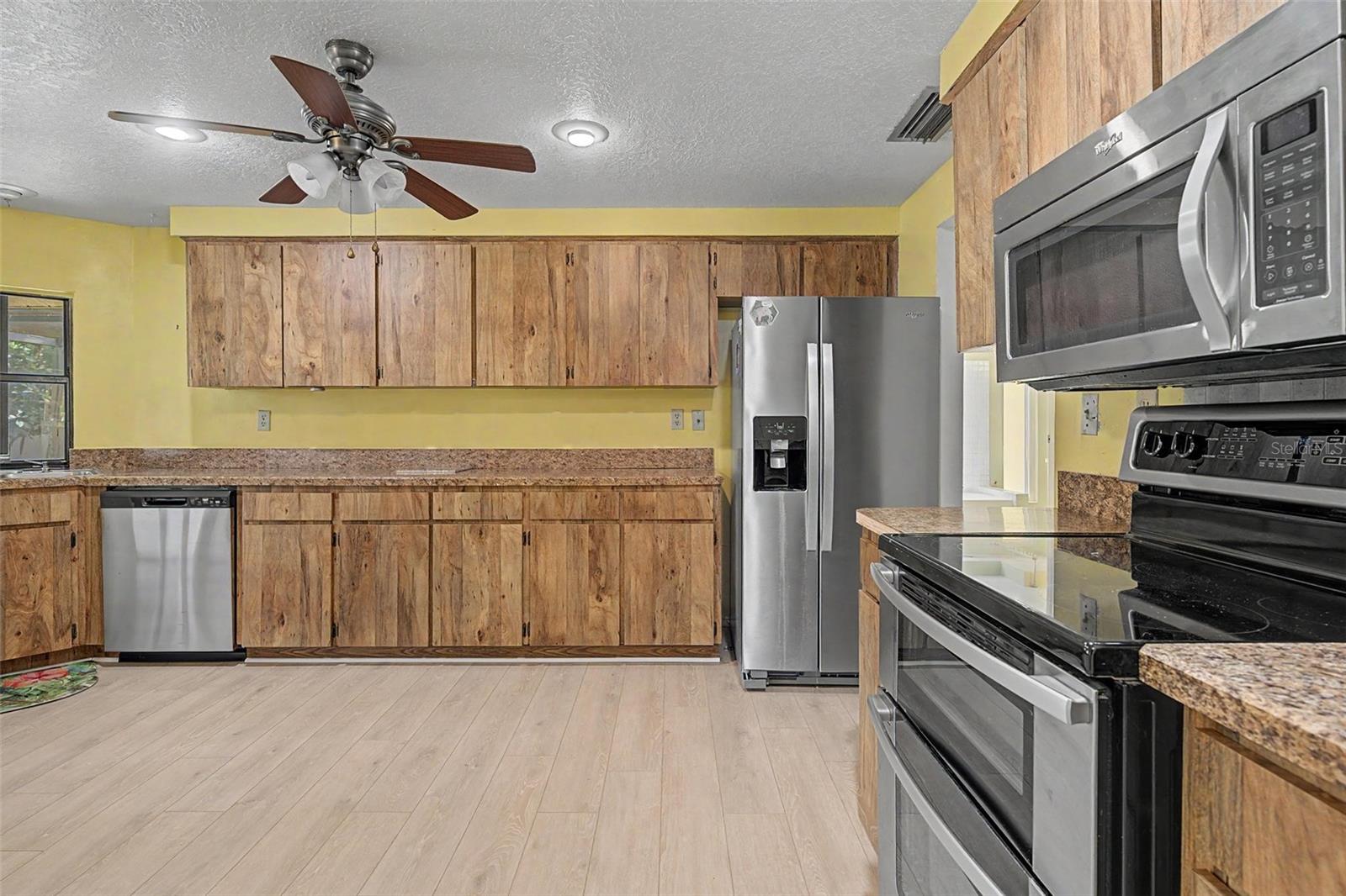 1100 Persimmon Dr Property Photo 11