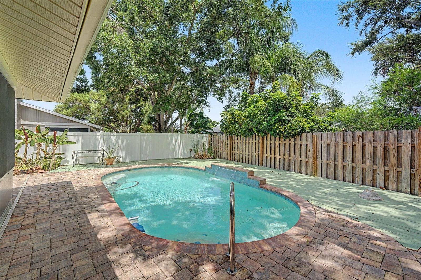 1100 Persimmon Dr Property Photo 16