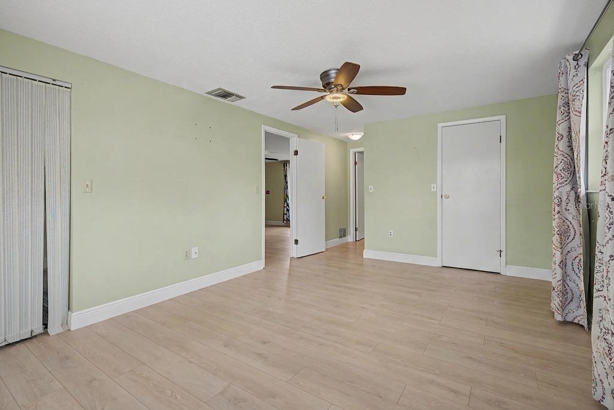 1100 Persimmon Dr Property Photo 18