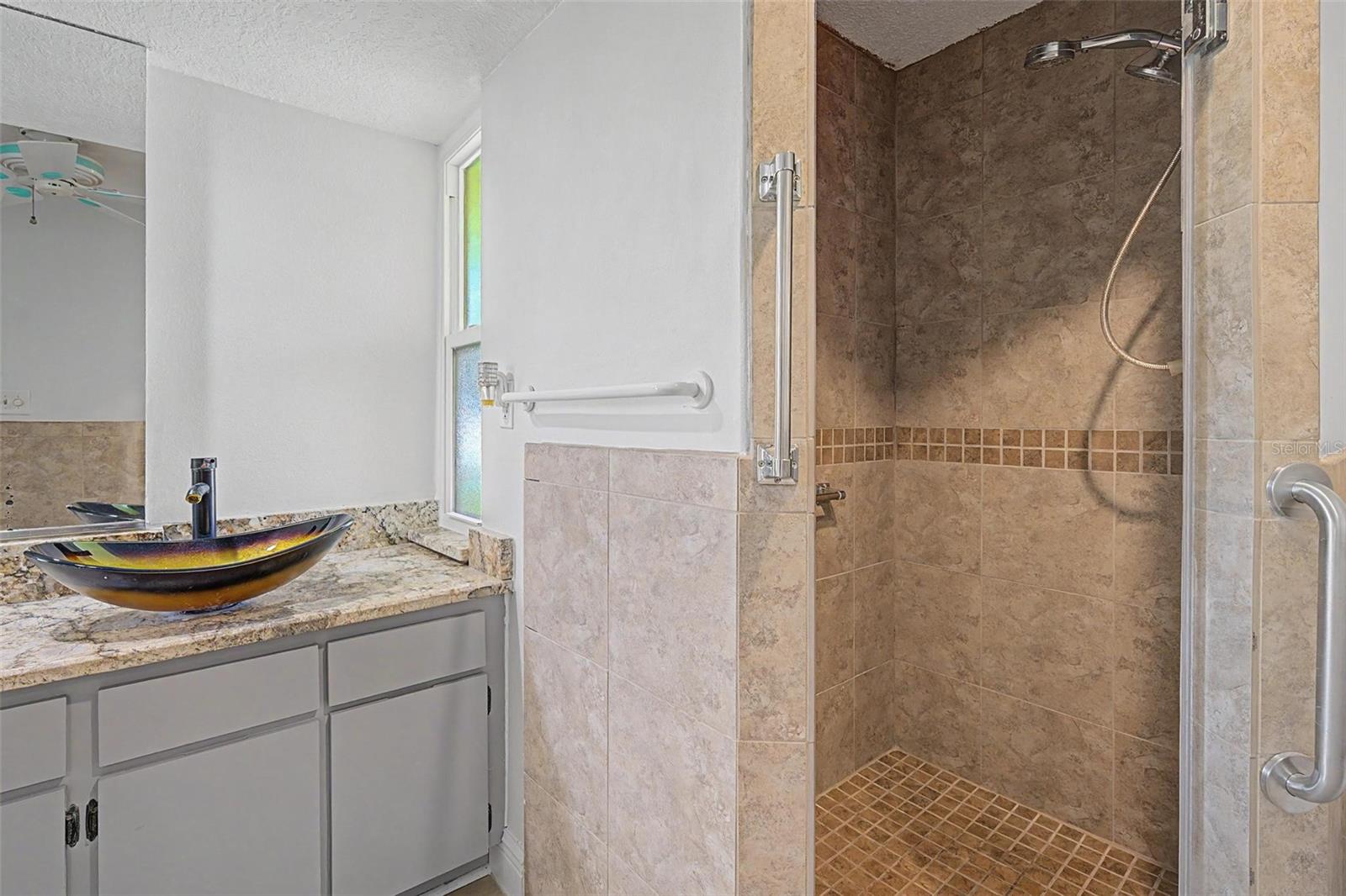 1100 Persimmon Dr Property Photo 21
