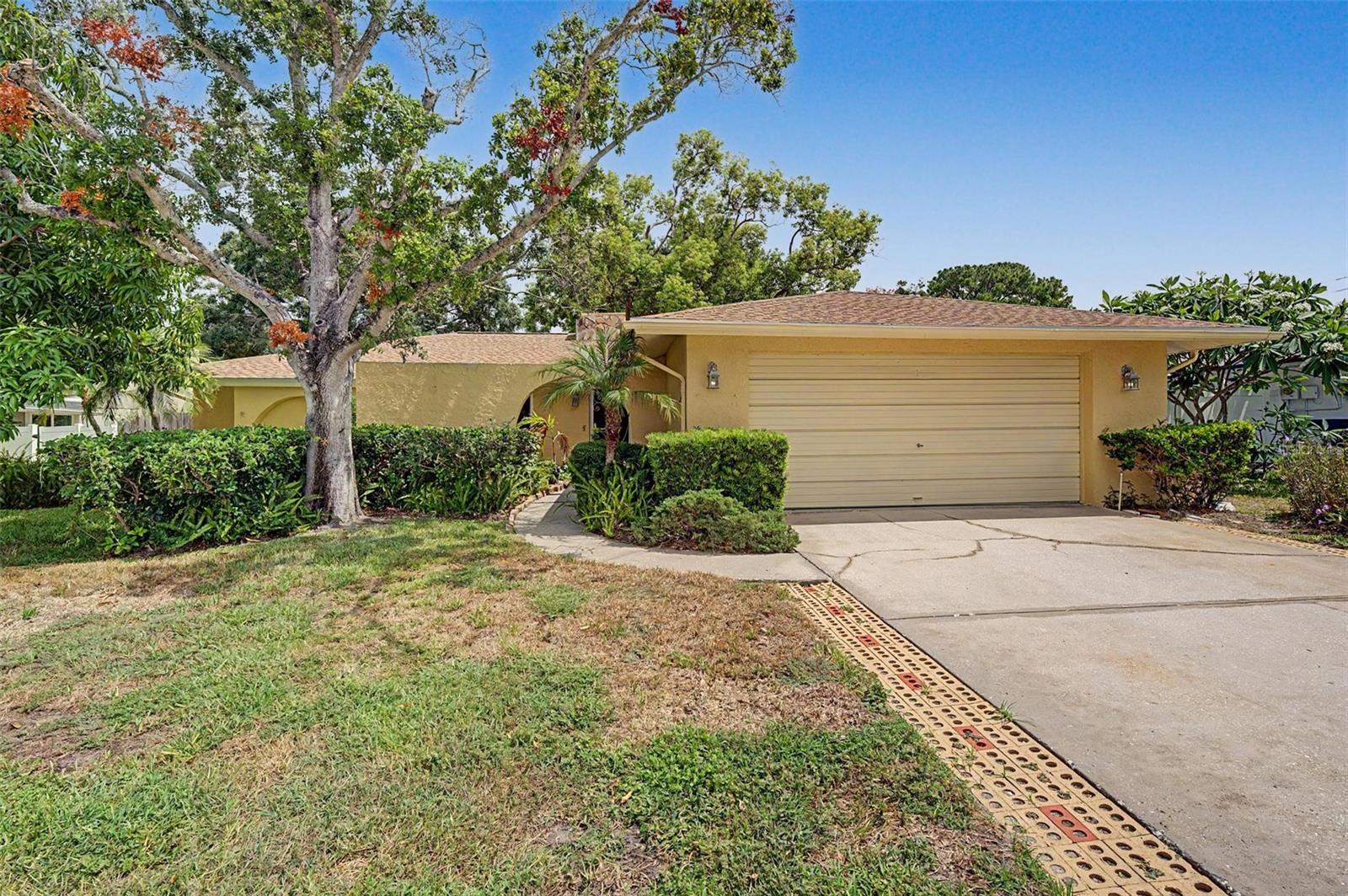 1100 Persimmon Dr Property Photo 35