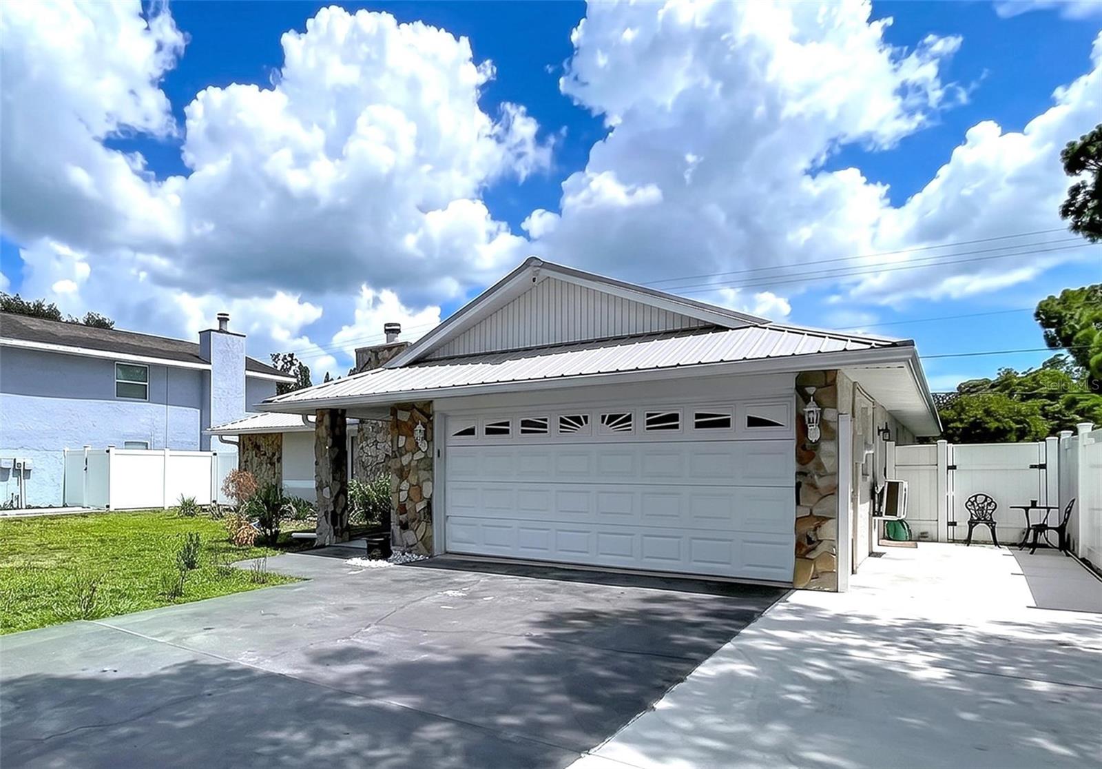 5520 Fulmar Dr Property Photo 3
