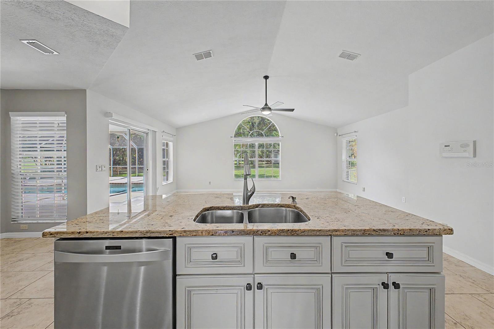 1154 E Triple Crown Loop Property Photo 17