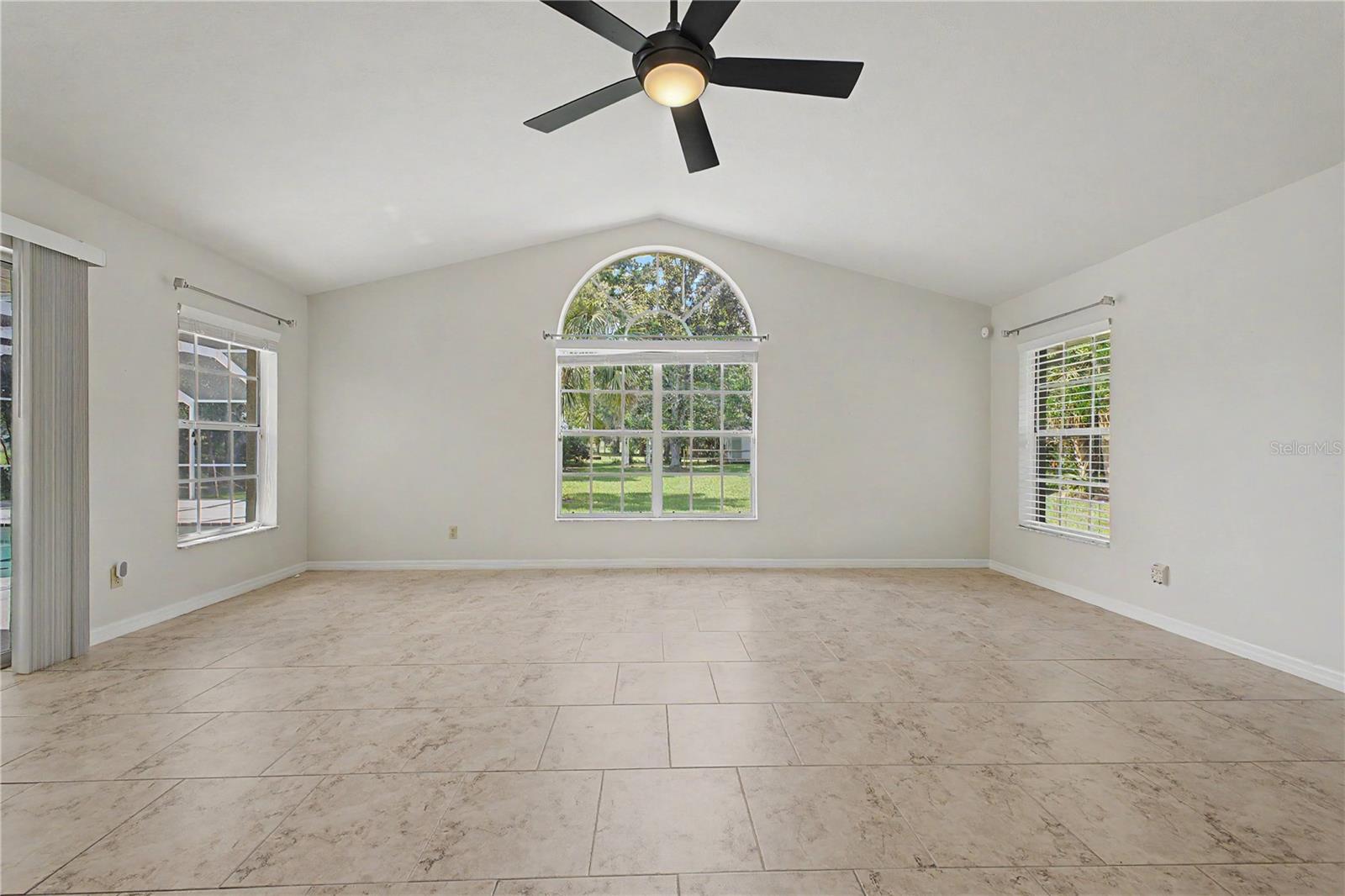 1154 E Triple Crown Loop Property Photo 23