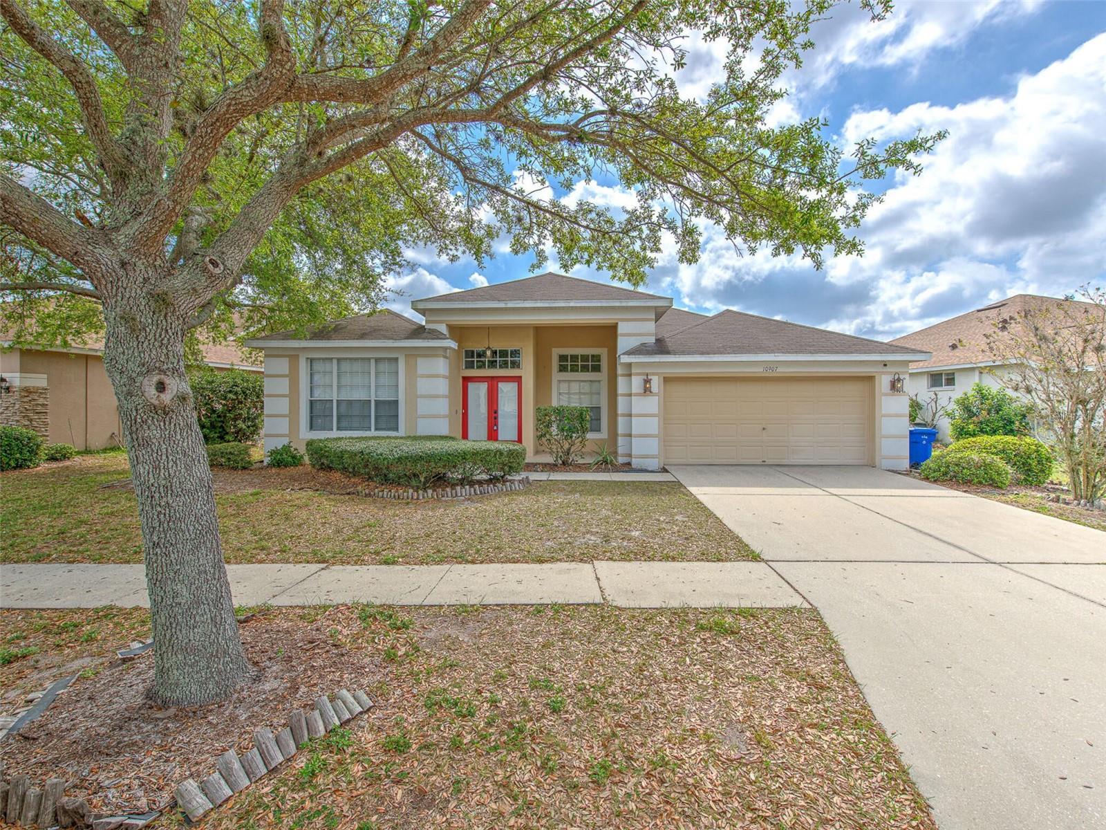 10907 Australian Pine Dr Property Photo 2