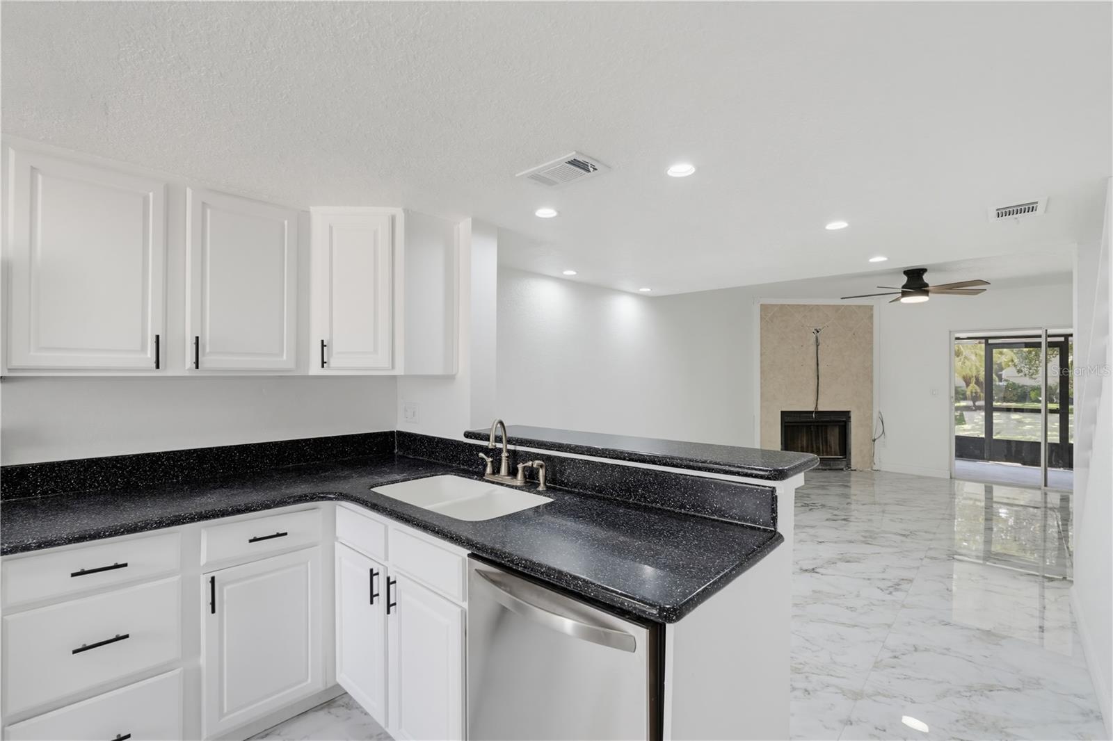 6661 121st Ave #g Property Photo 4