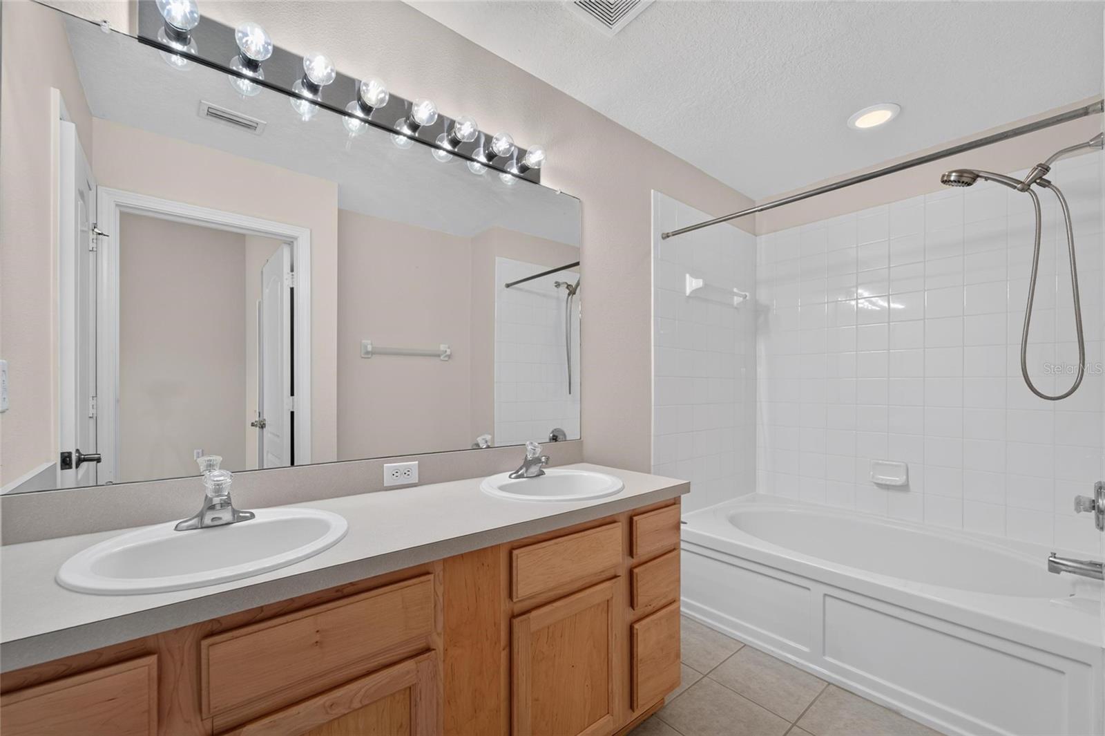 1019 Vista Cay Ct Property Photo 63
