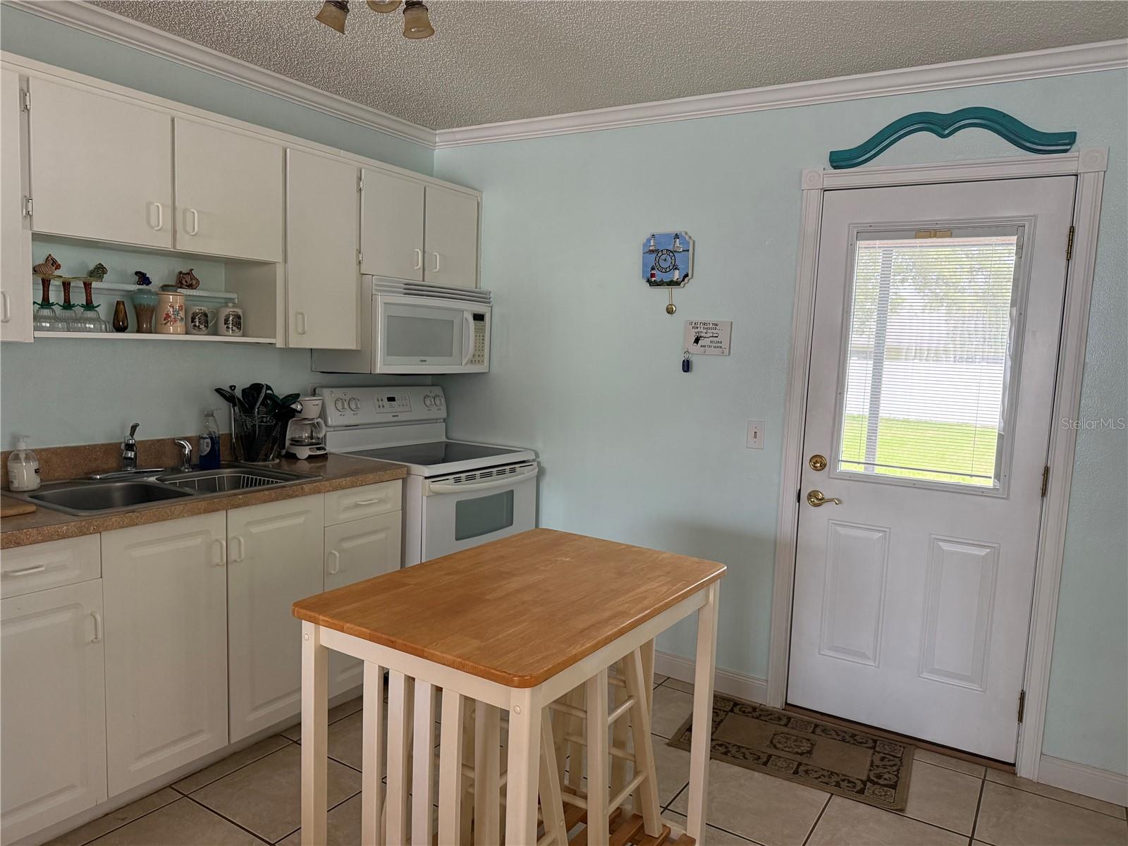 12131 Rockford St Property Photo 7