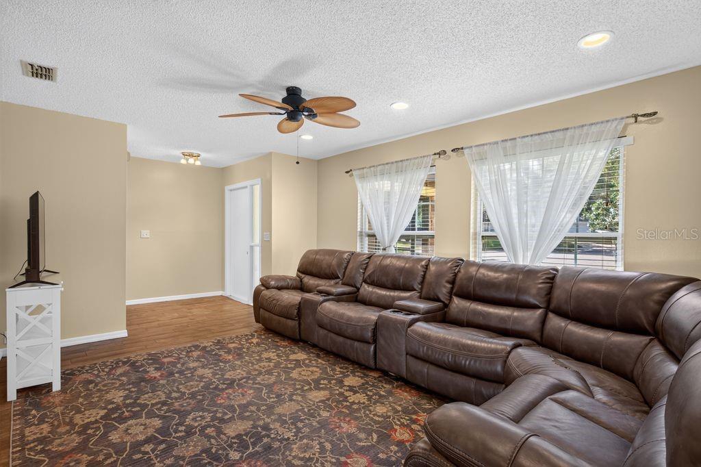 3110 Clovewood Pl Property Photo 3