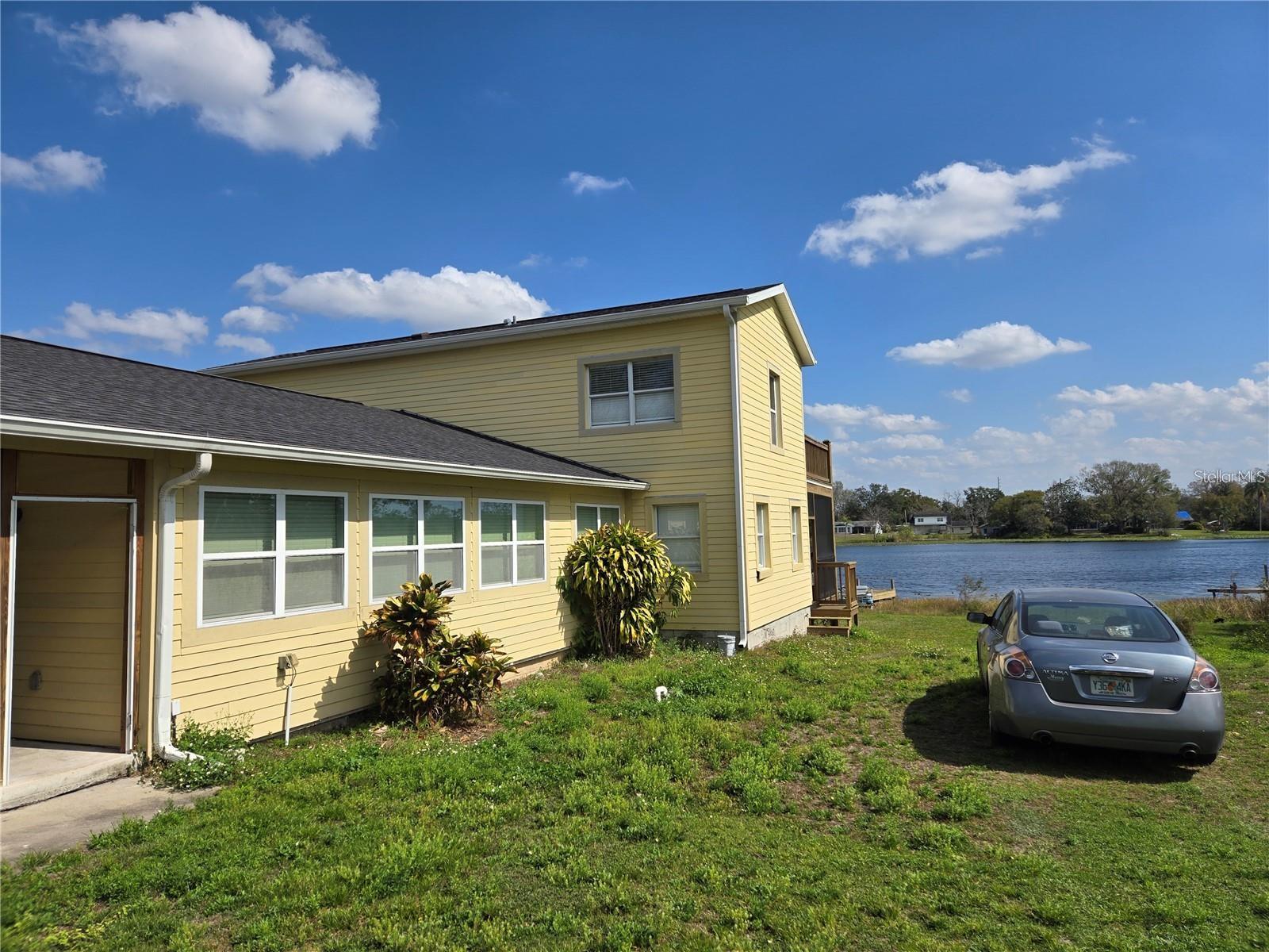 8725 Twin Lakes Blvd Property Photo 2