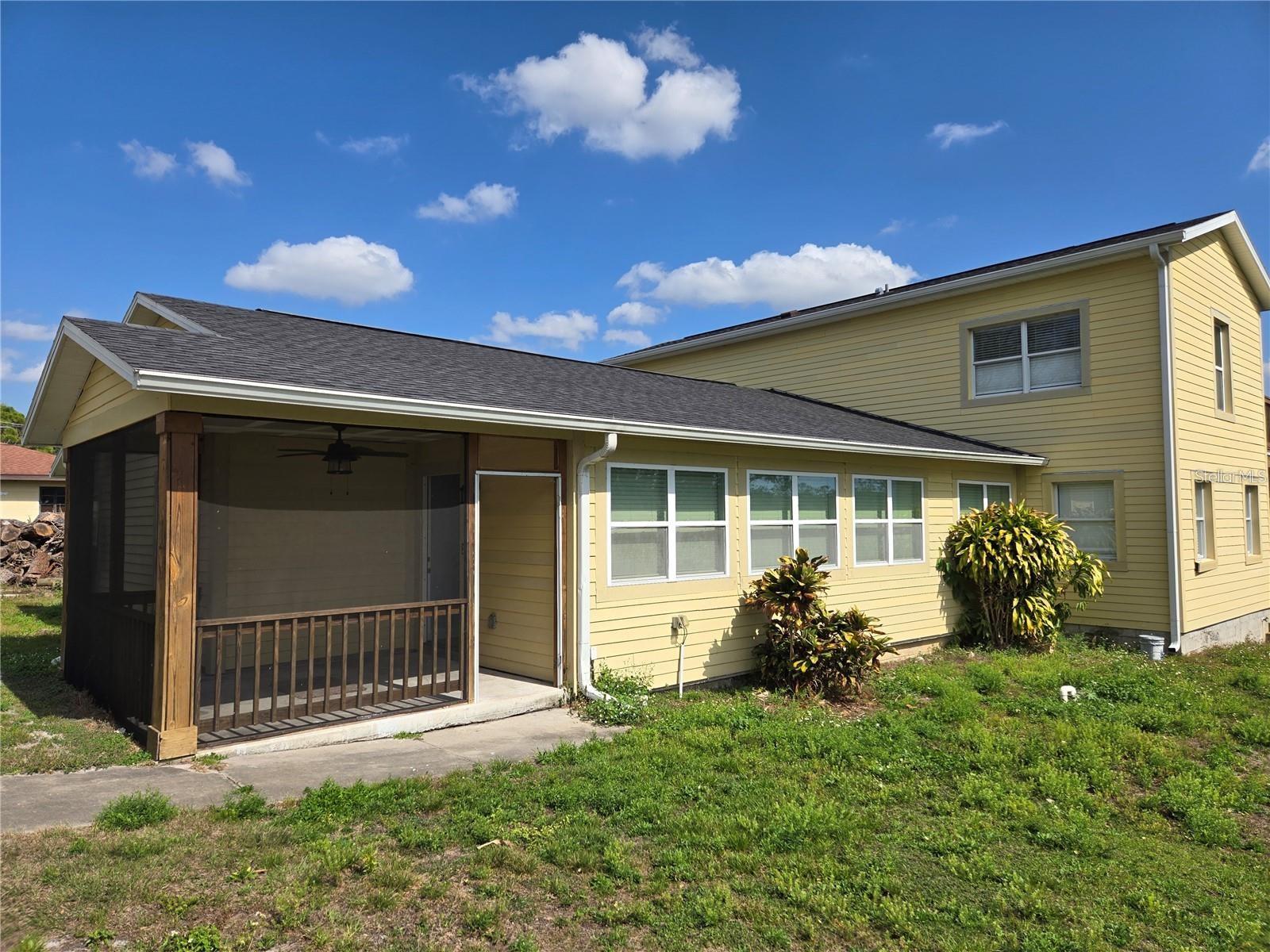 8725 Twin Lakes Blvd Property Photo 3