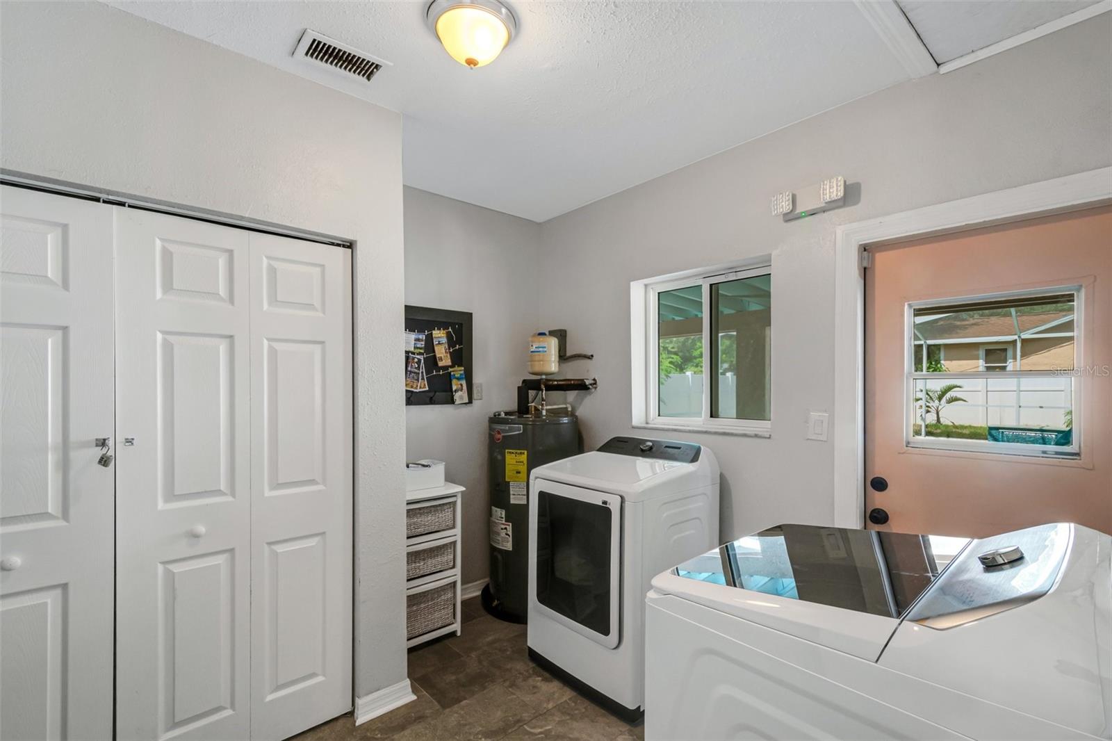 1600 Loretta Ave Nw Property Photo 33