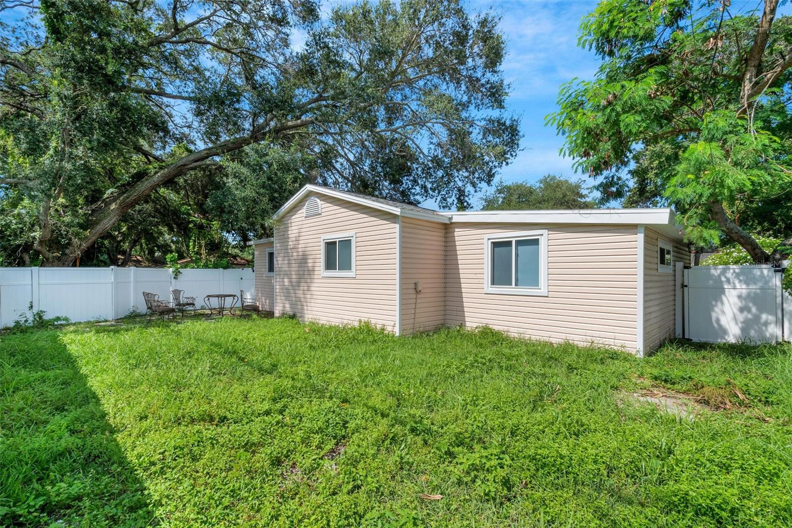 1600 Loretta Ave Nw Property Photo 47