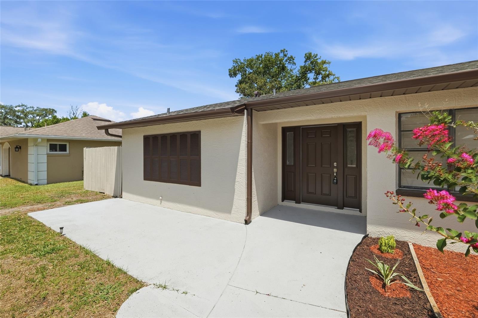 2433 Waterfall Dr Property Photo 4