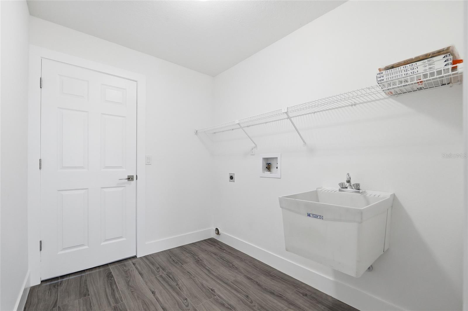 2433 Waterfall Dr Property Photo 25