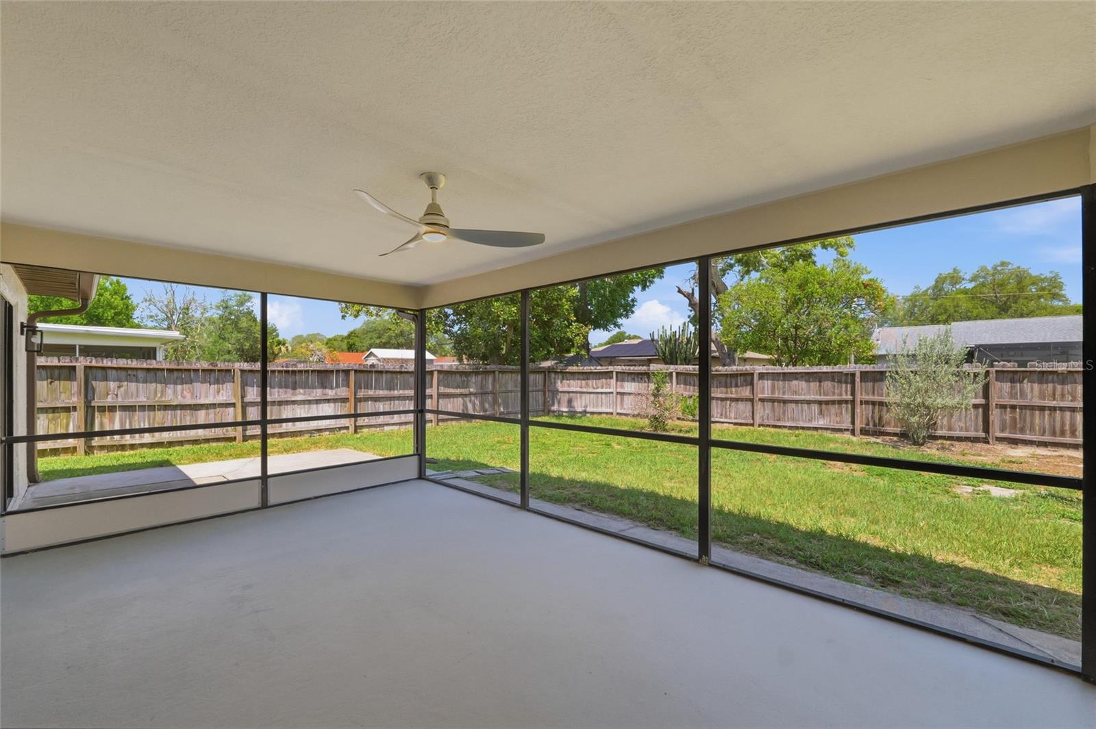 2433 Waterfall Dr Property Photo 27