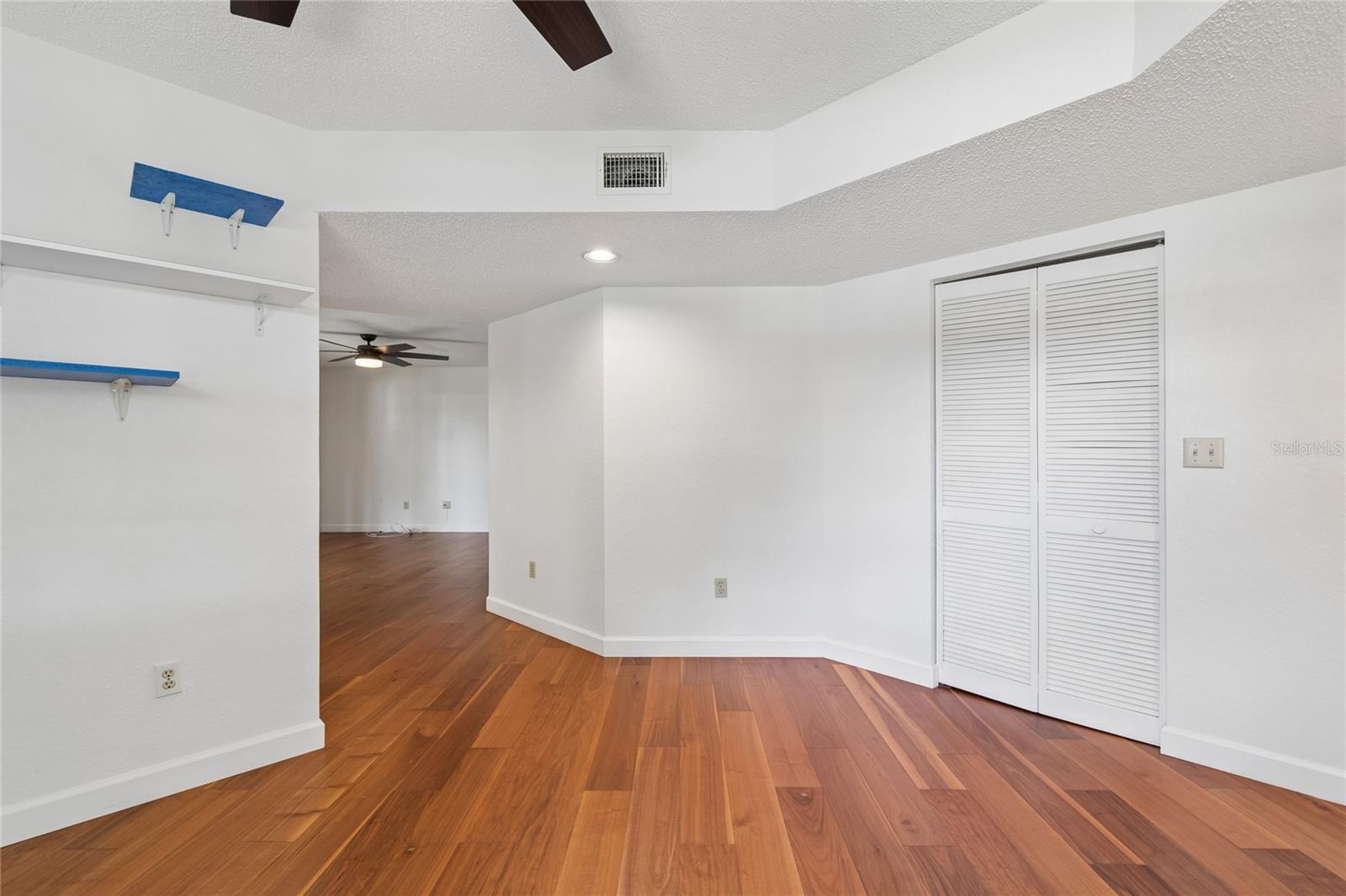 11800 Park Blvd #401 Property Photo 6