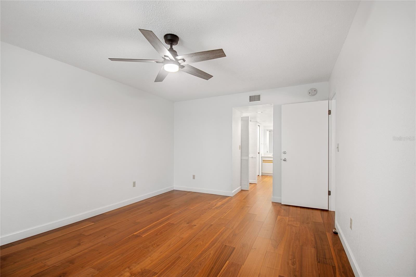 11800 Park Blvd #401 Property Photo 20