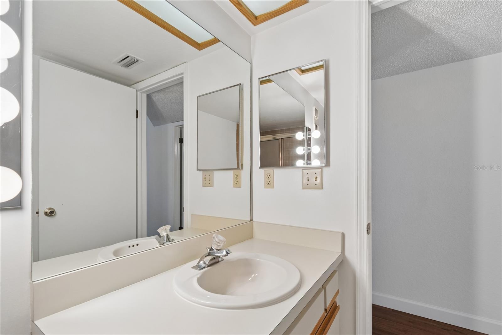 11800 Park Blvd #401 Property Photo 37