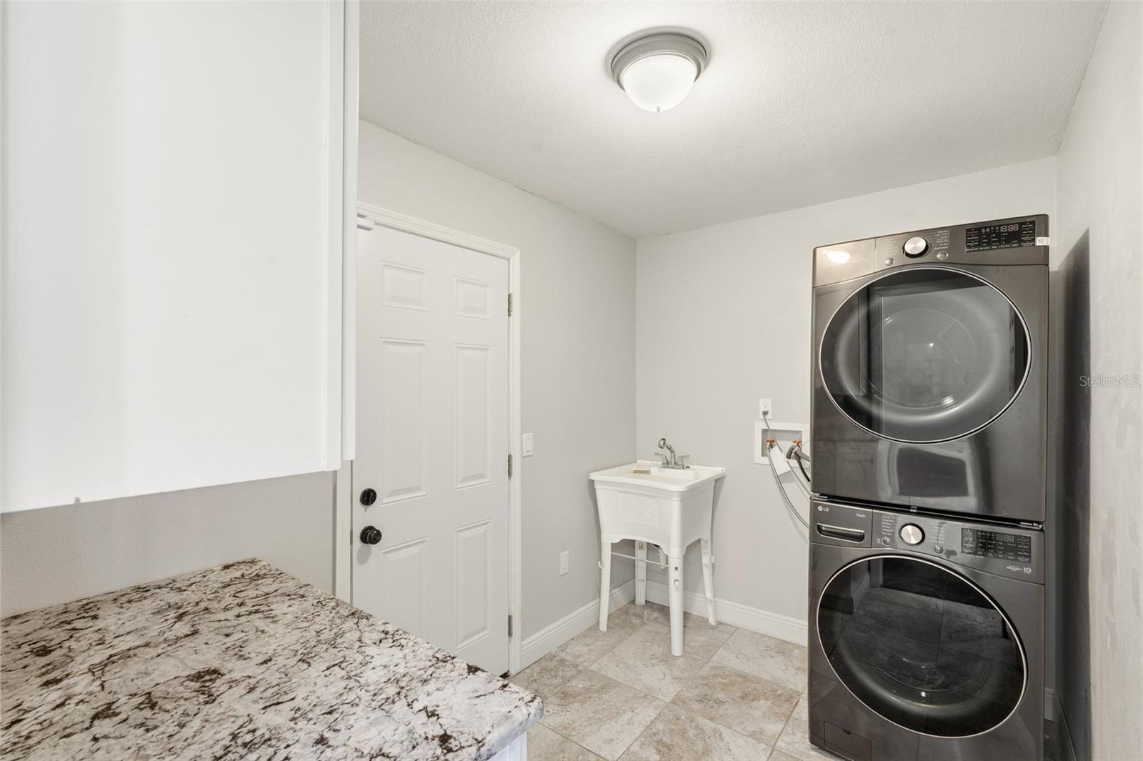 4712 Simcoe St Property Photo 6