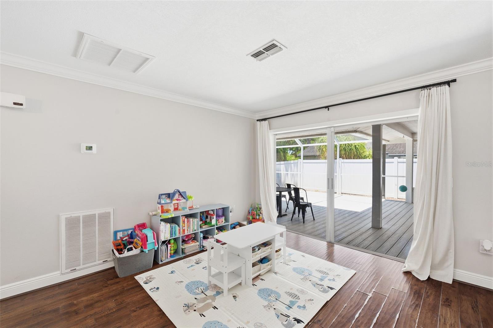 4712 Simcoe St Property Photo 8