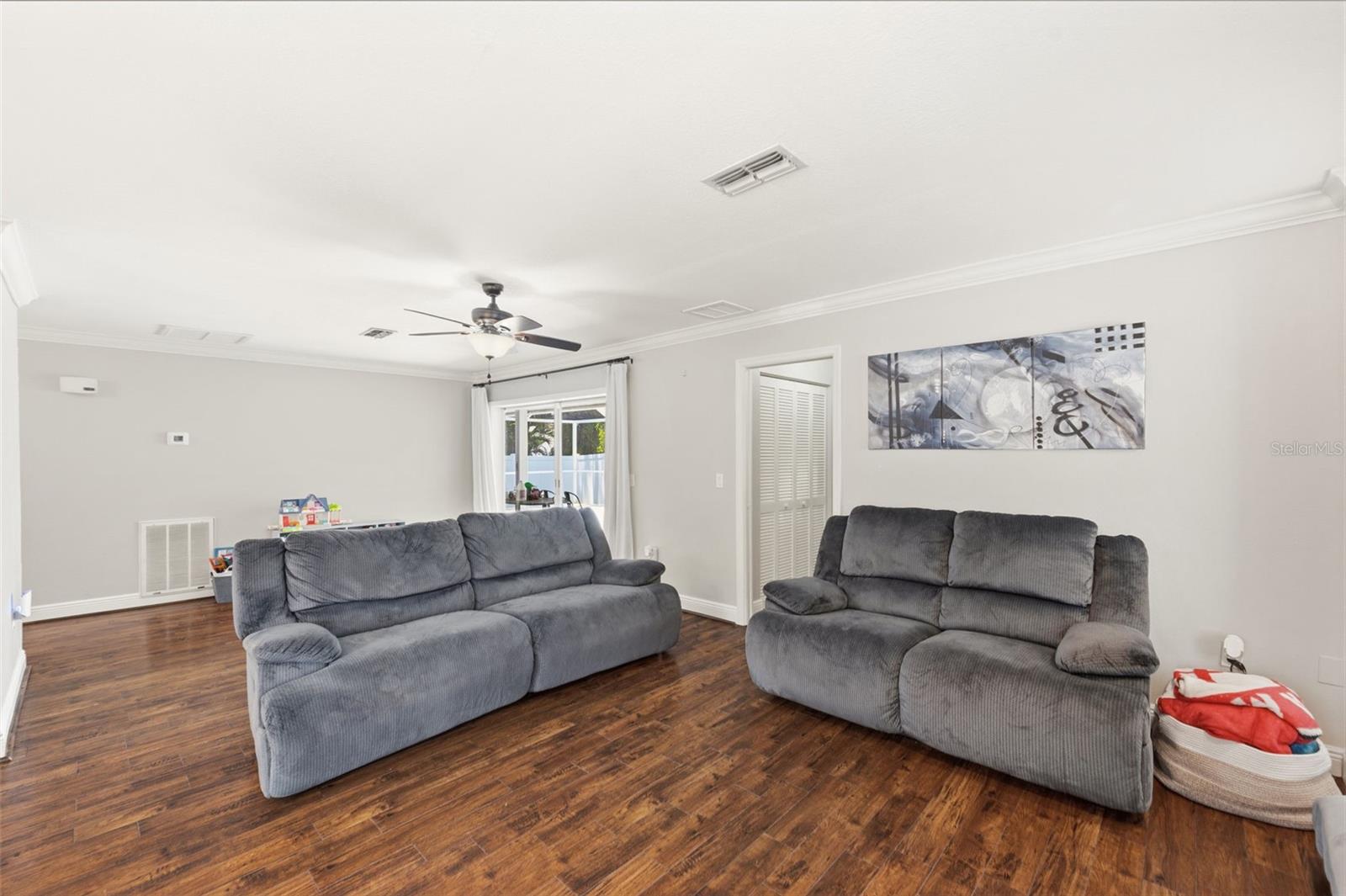4712 Simcoe St Property Photo 12
