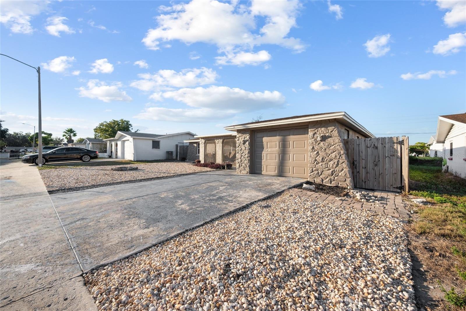 5633 Andrea Dr Property Photo 2
