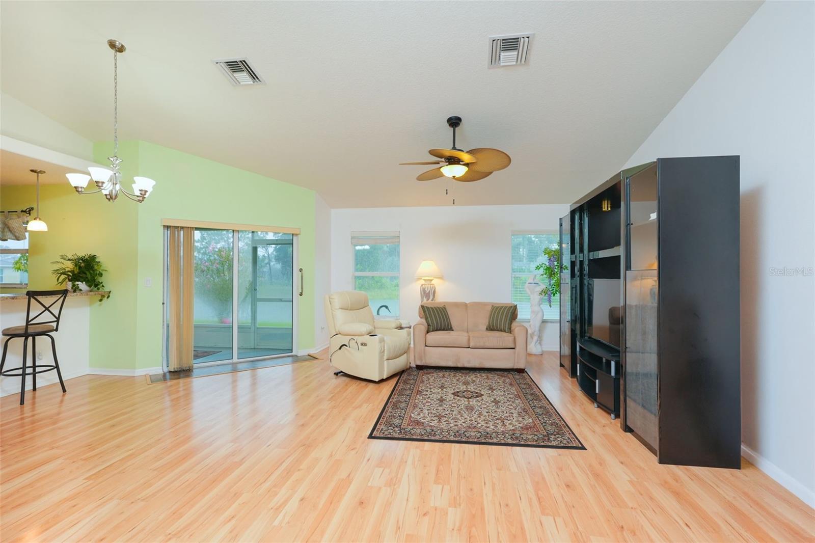 3404 54th St E Property Photo 7