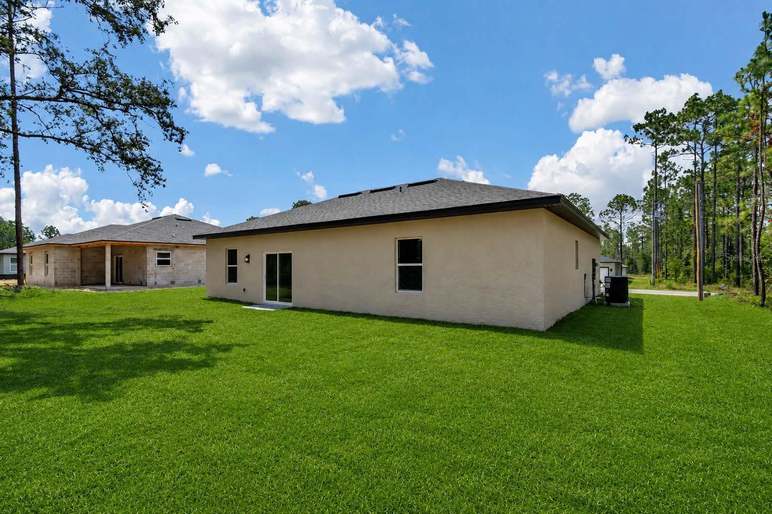 629 W Heronsbill Ln Property Photo 4