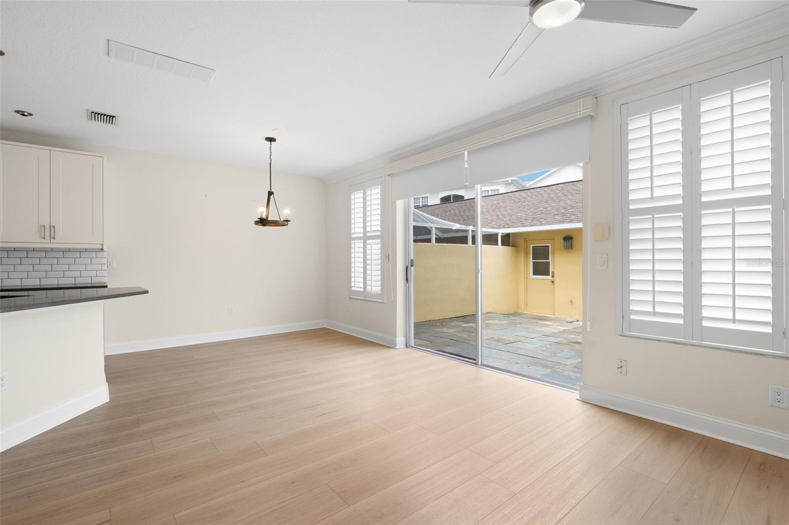10034 Tate Ln Property Photo 6
