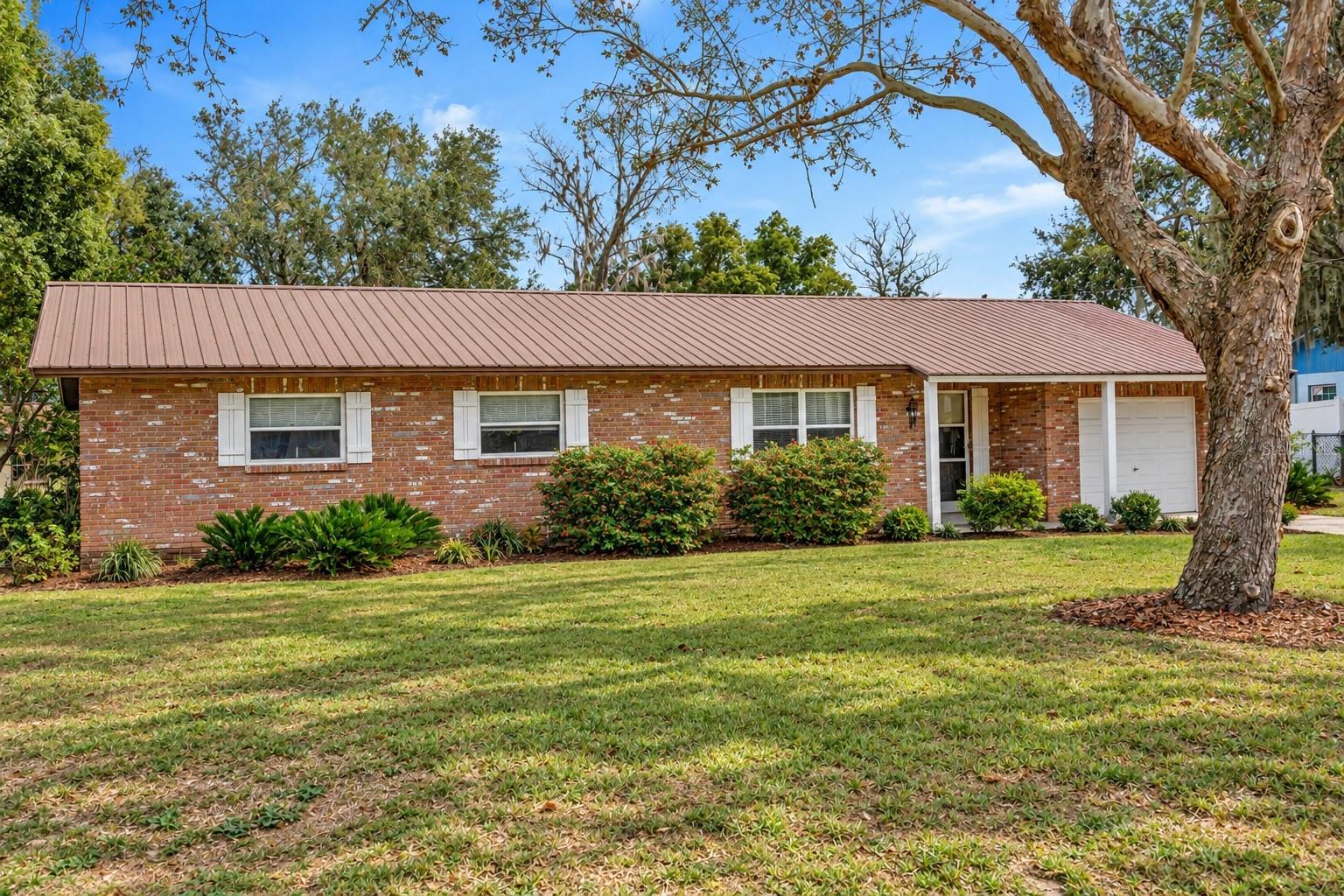 12212 Floral Ln Property Photo 1