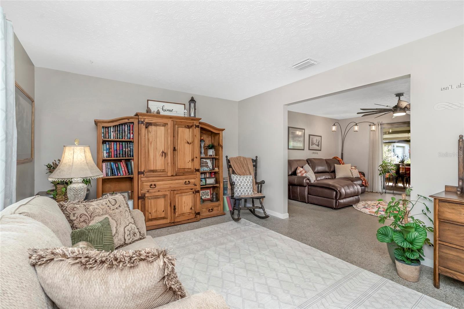 12212 Floral Ln Property Photo 2