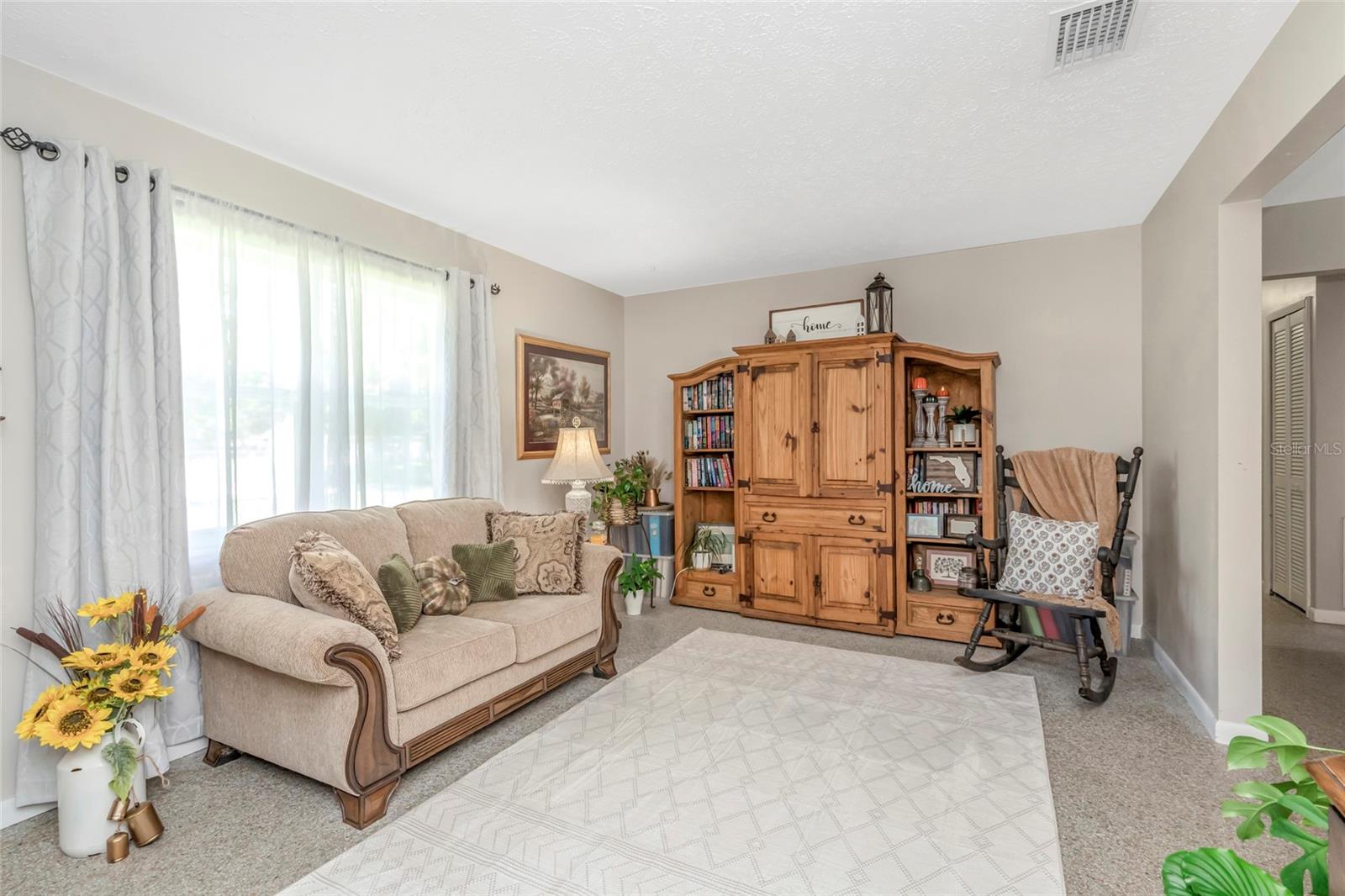 12212 Floral Ln Property Photo 3