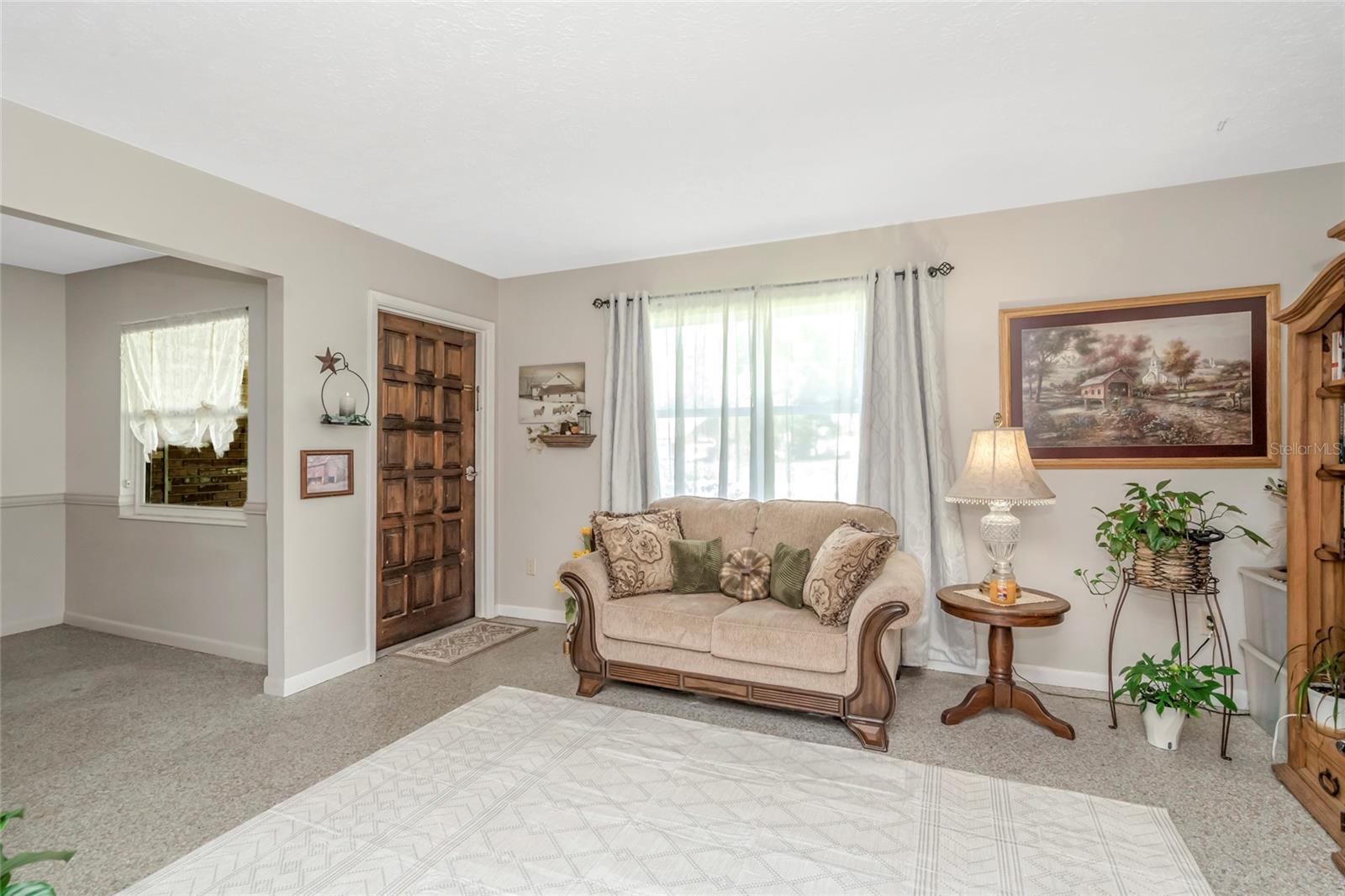 12212 Floral Ln Property Photo 5