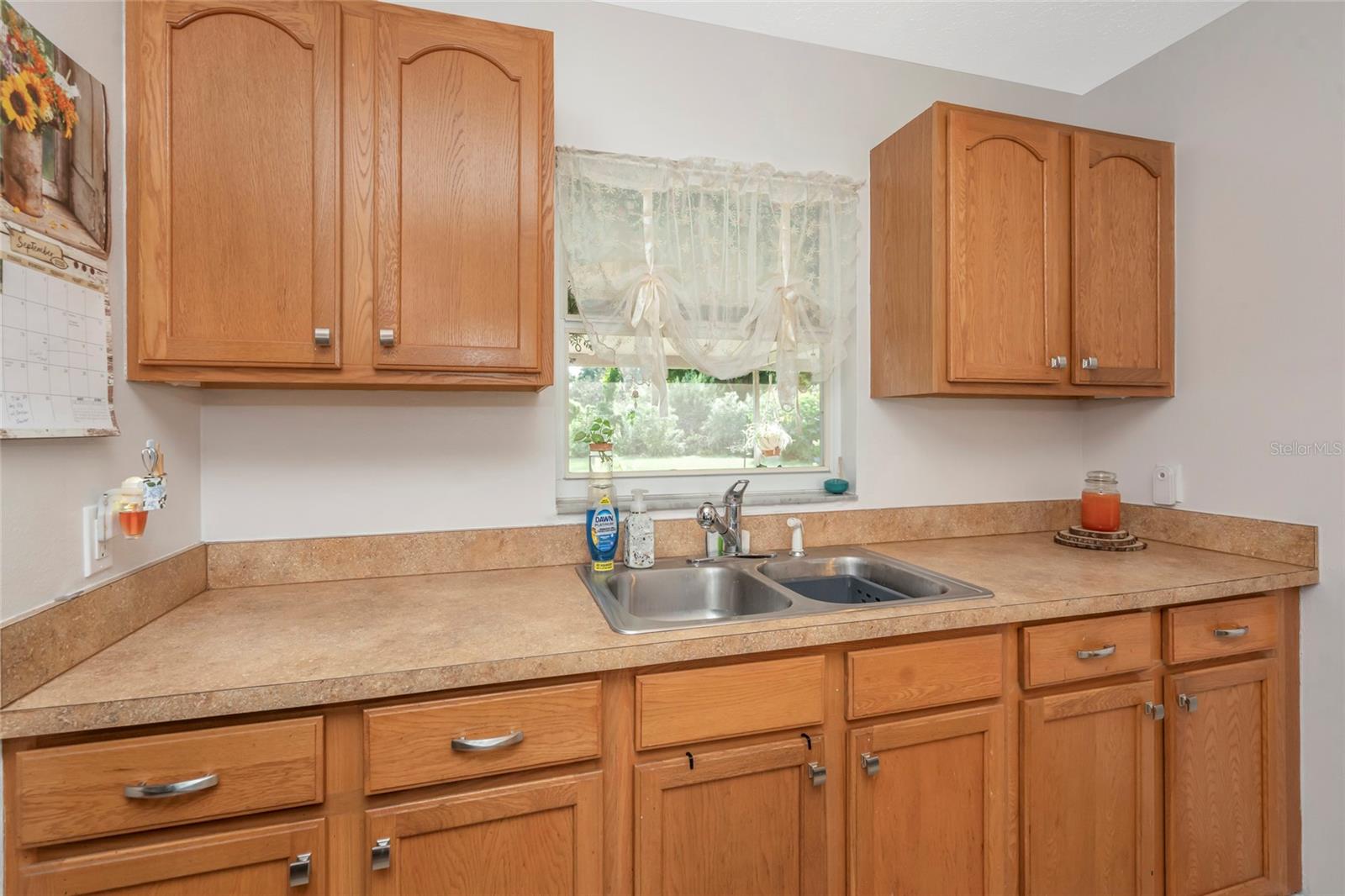 12212 Floral Ln Property Photo 9
