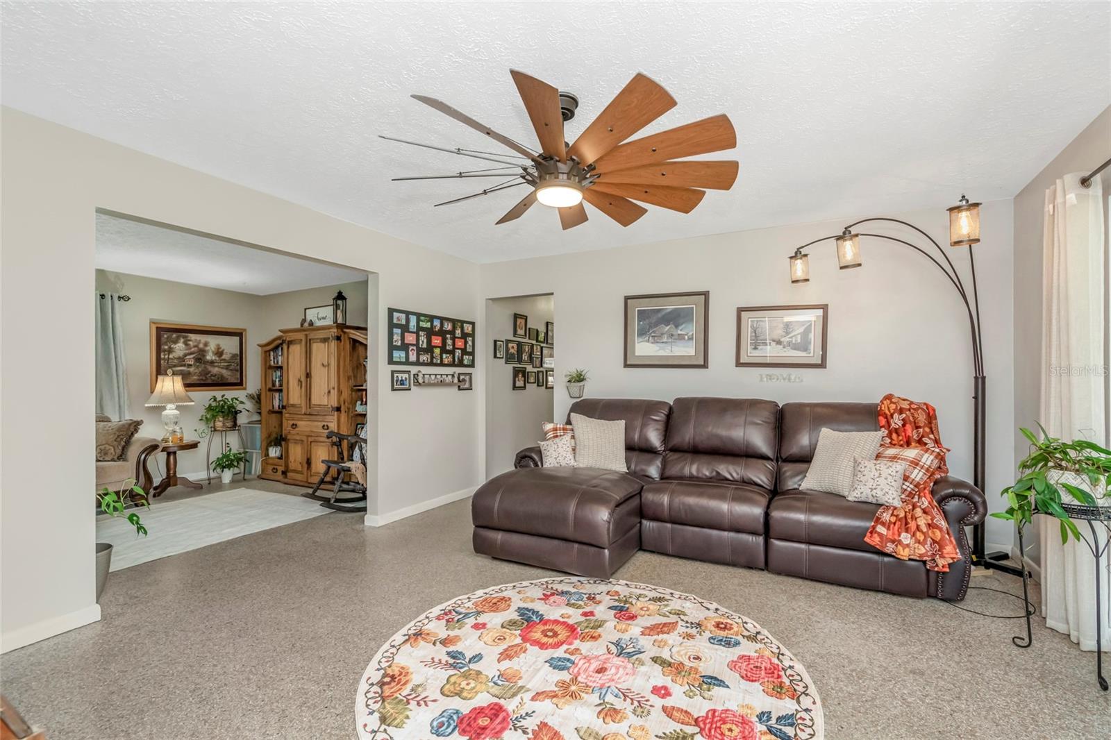 12212 Floral Ln Property Photo 12